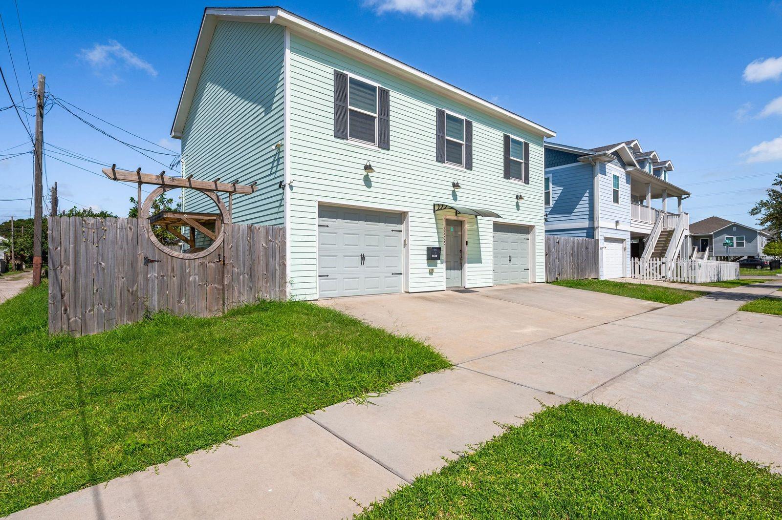 2203 56 St, Galveston, TX 77551 photo