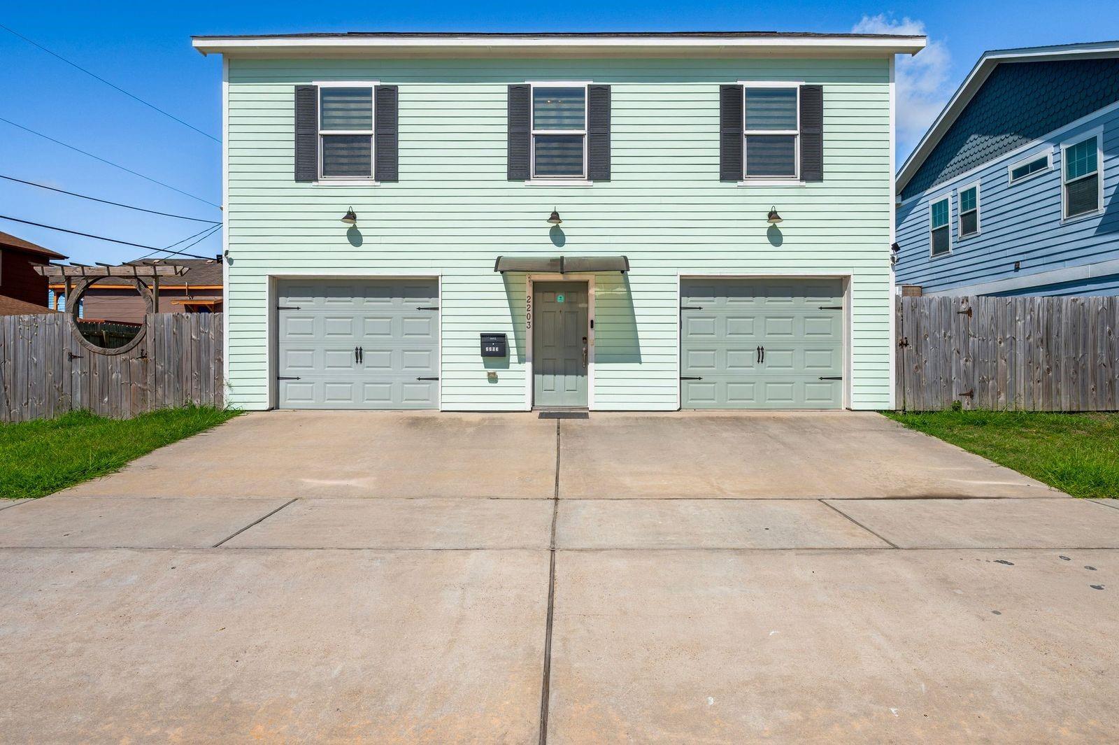 2203 56 St, Galveston, TX 77551