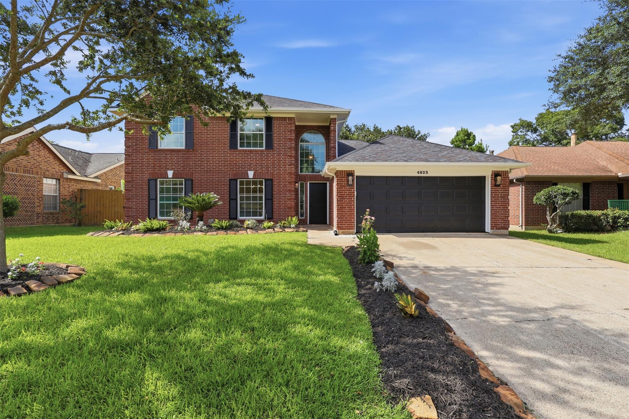 4823 Meadowglen Dr, Pearland, TX 77584