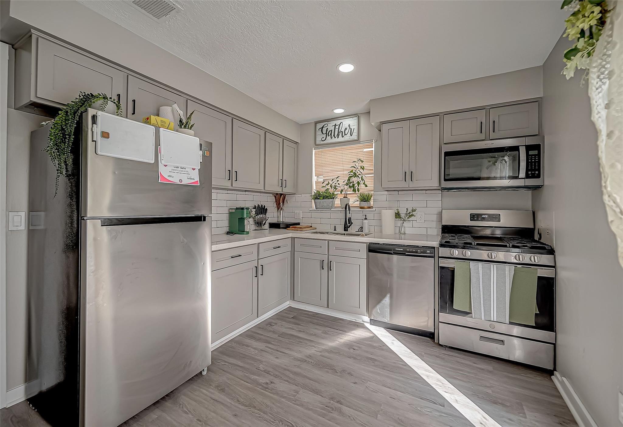 1410 Edward Dr, South Houston, TX 77587 photo