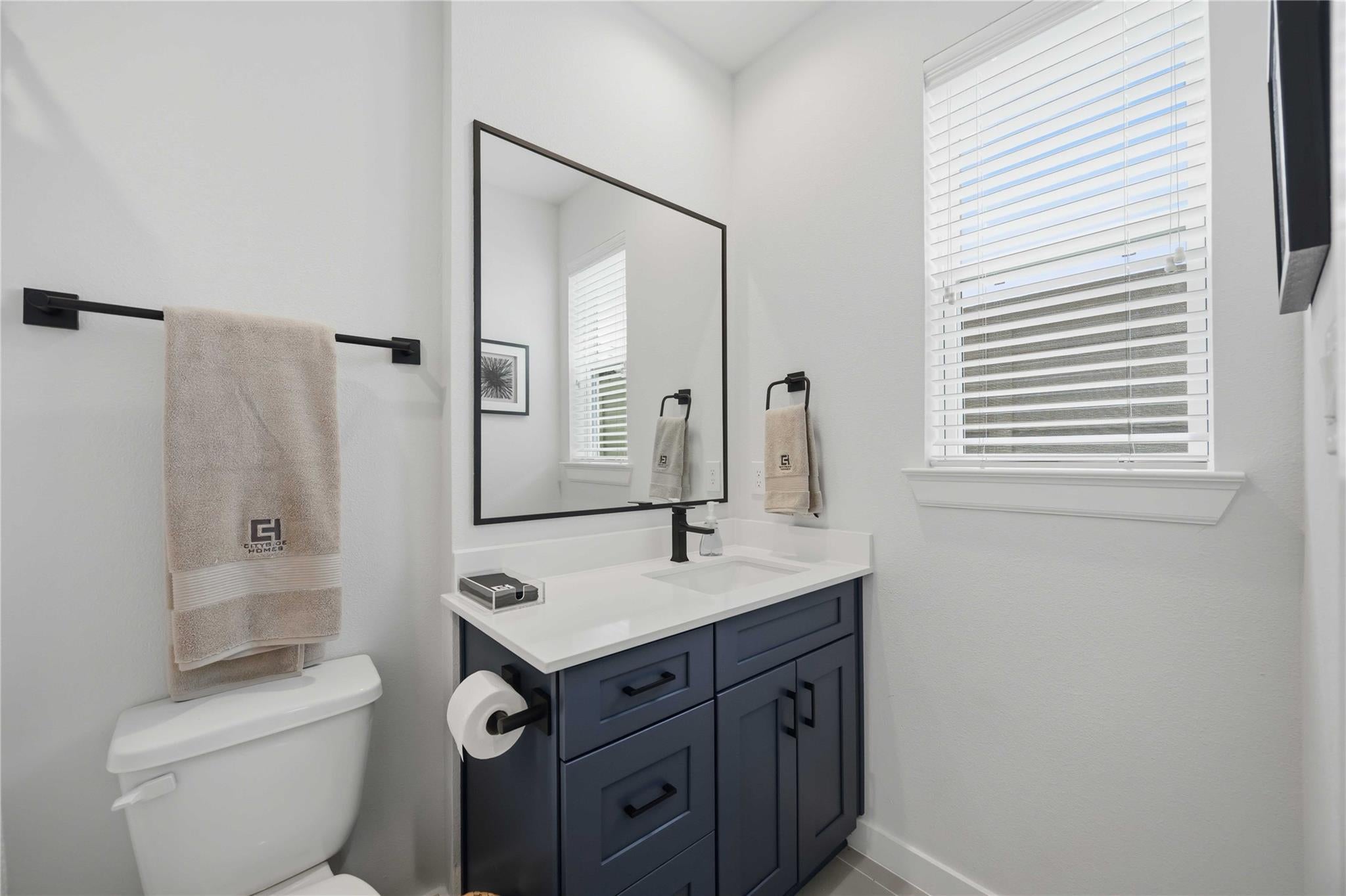 817 Thornton Rd, Houston, TX 77018 photo