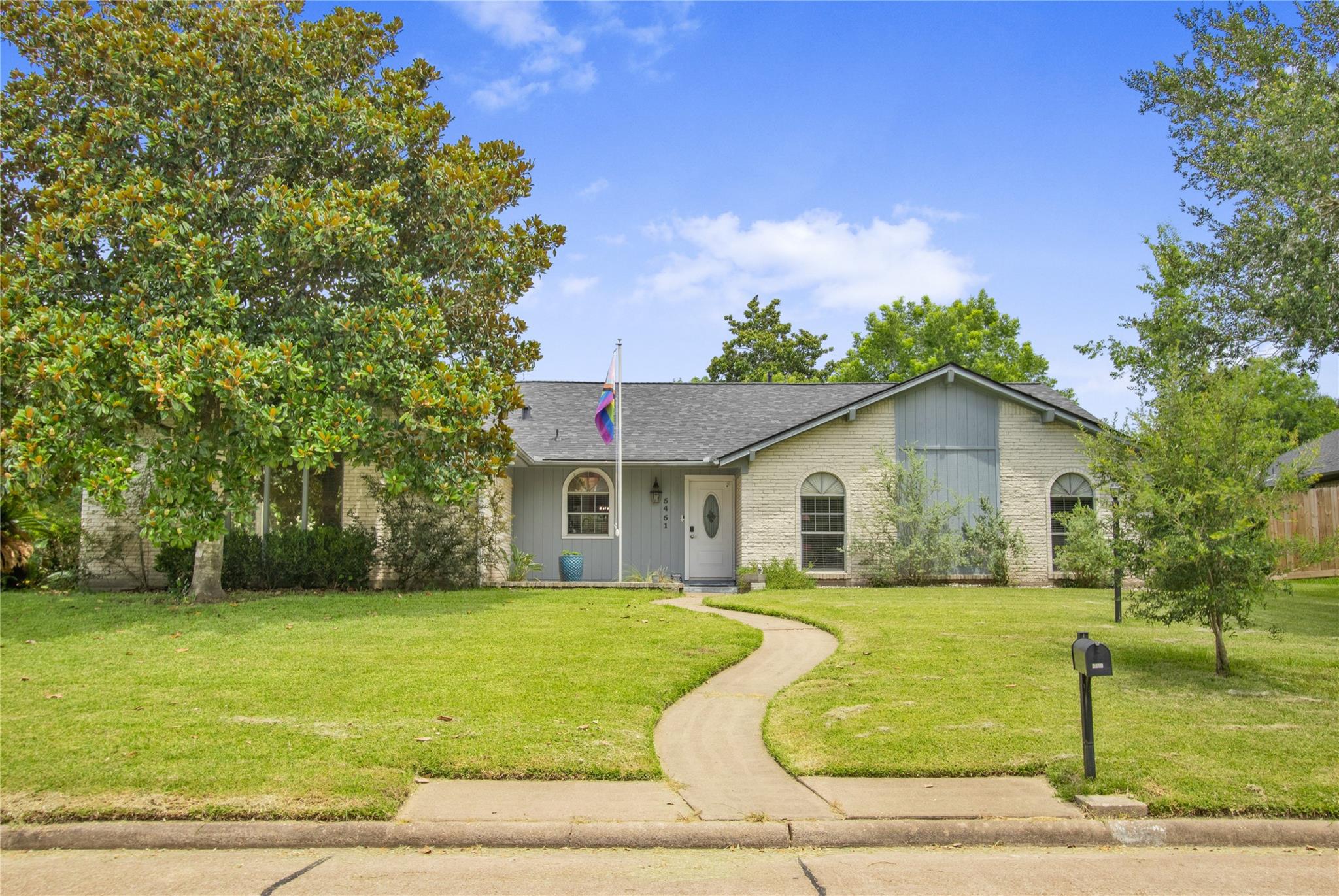 5451 Appleblossom Ln, Friendswood, TX 77546 photo