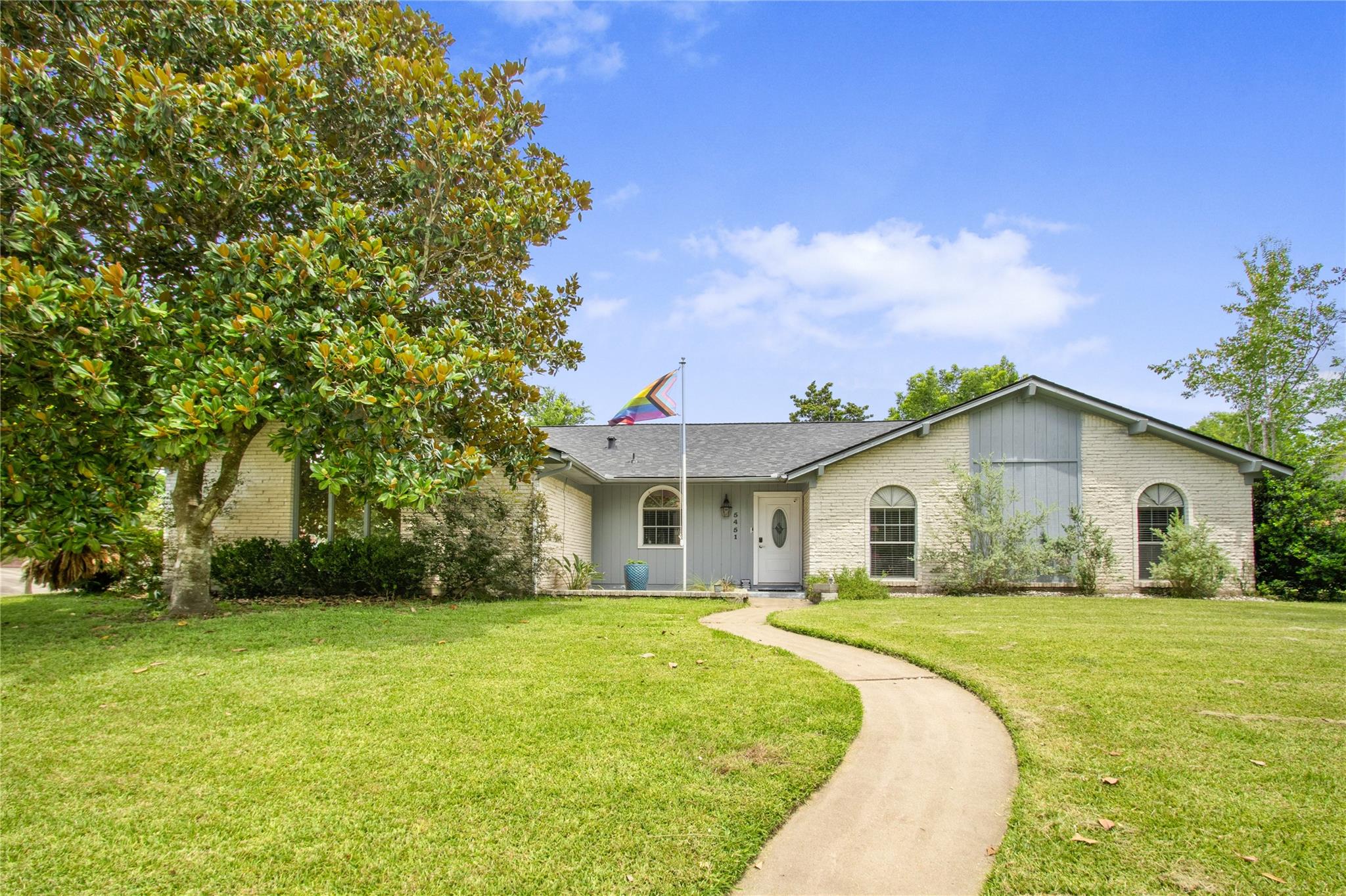 5451 Appleblossom Ln, Friendswood, TX 77546