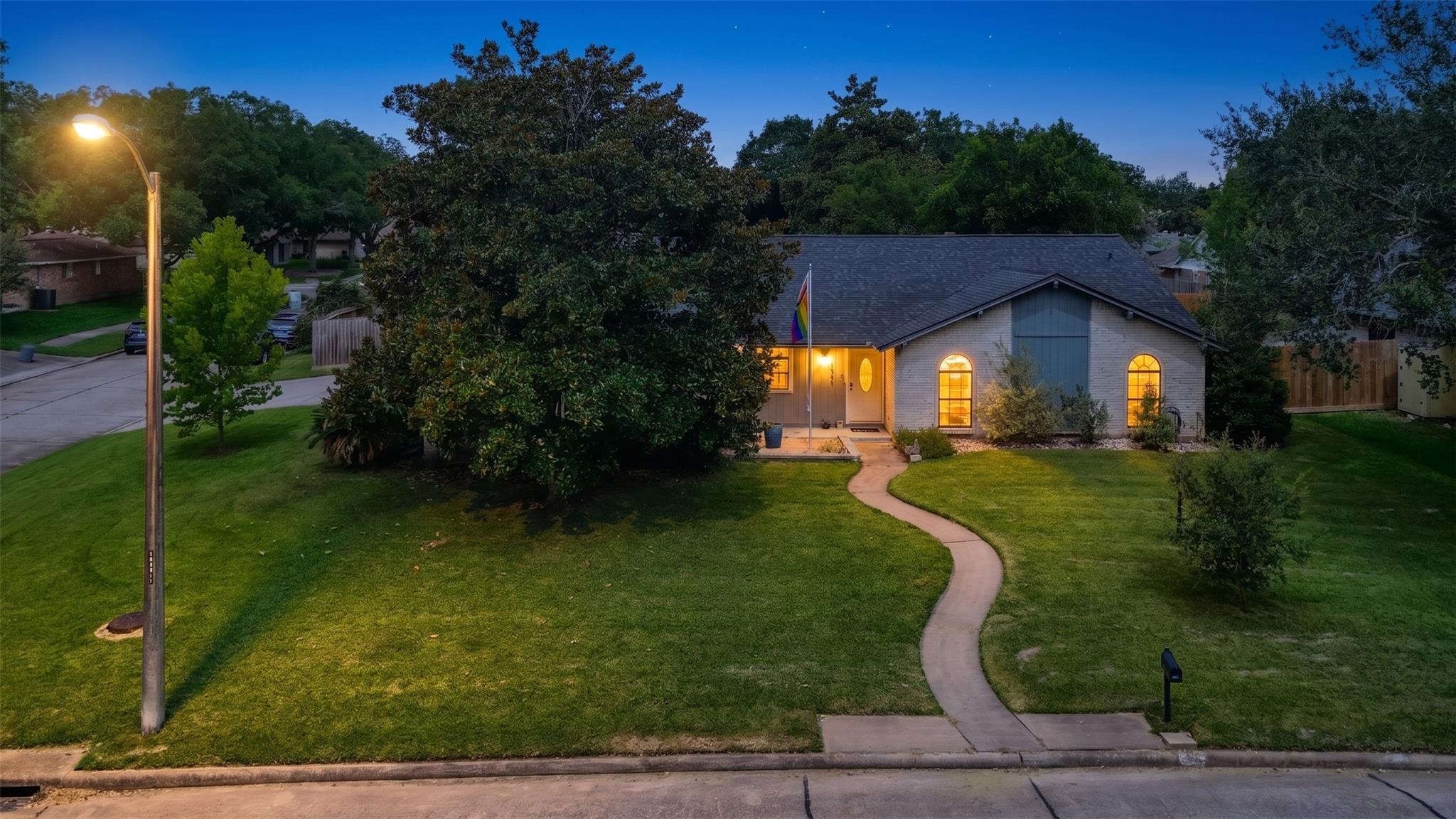 5451 Appleblossom Ln, Friendswood, TX 77546 photo