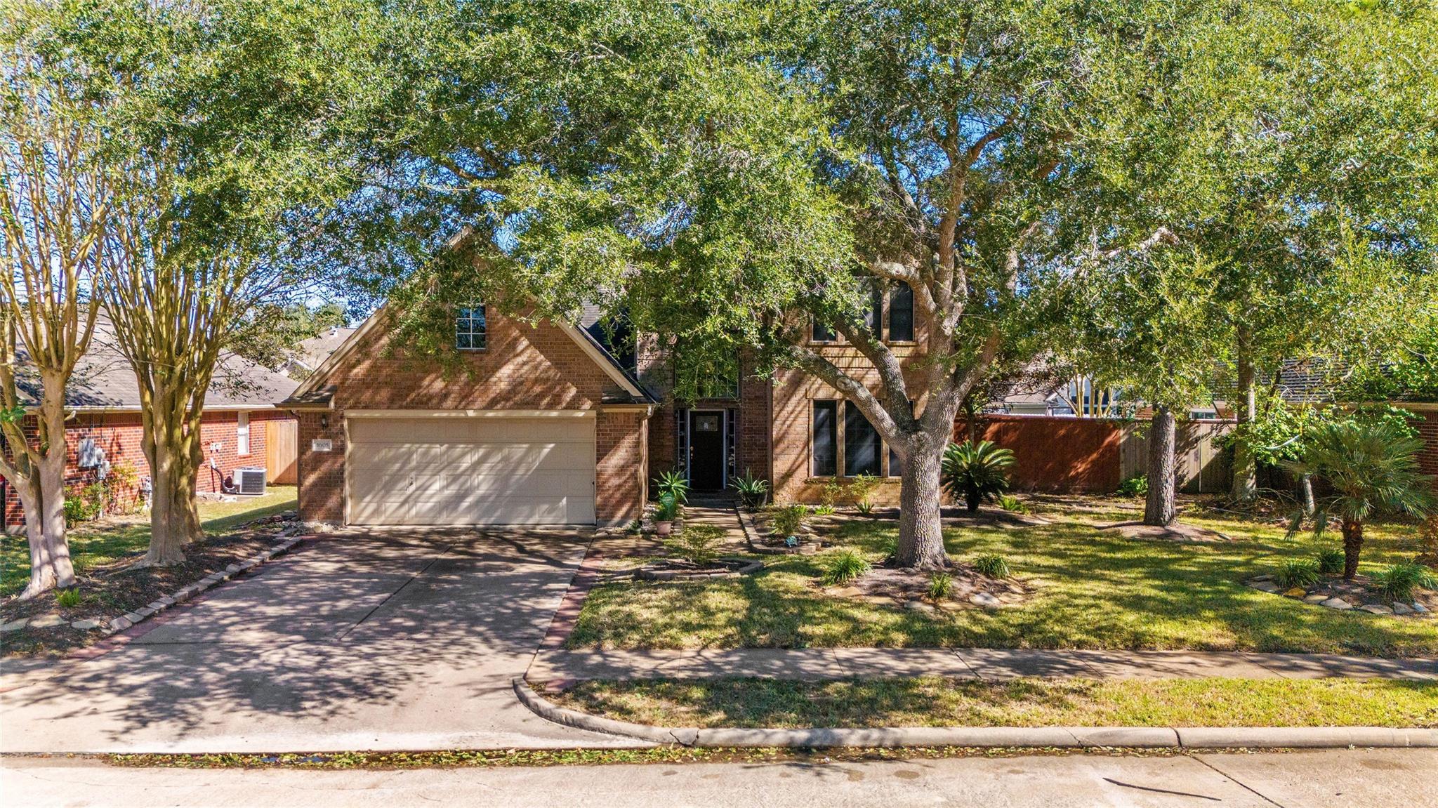 1605 Gatecreek Dr, Pearland, TX 77581