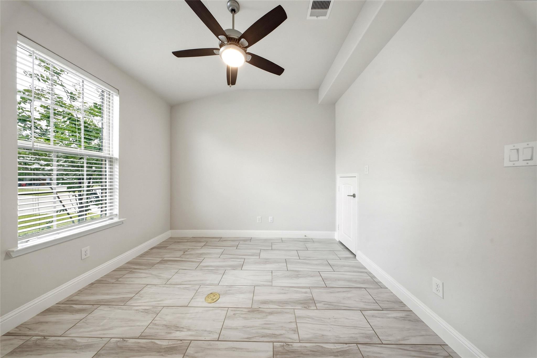 710 Turner Cove Ct, La Porte, TX 77571 photo