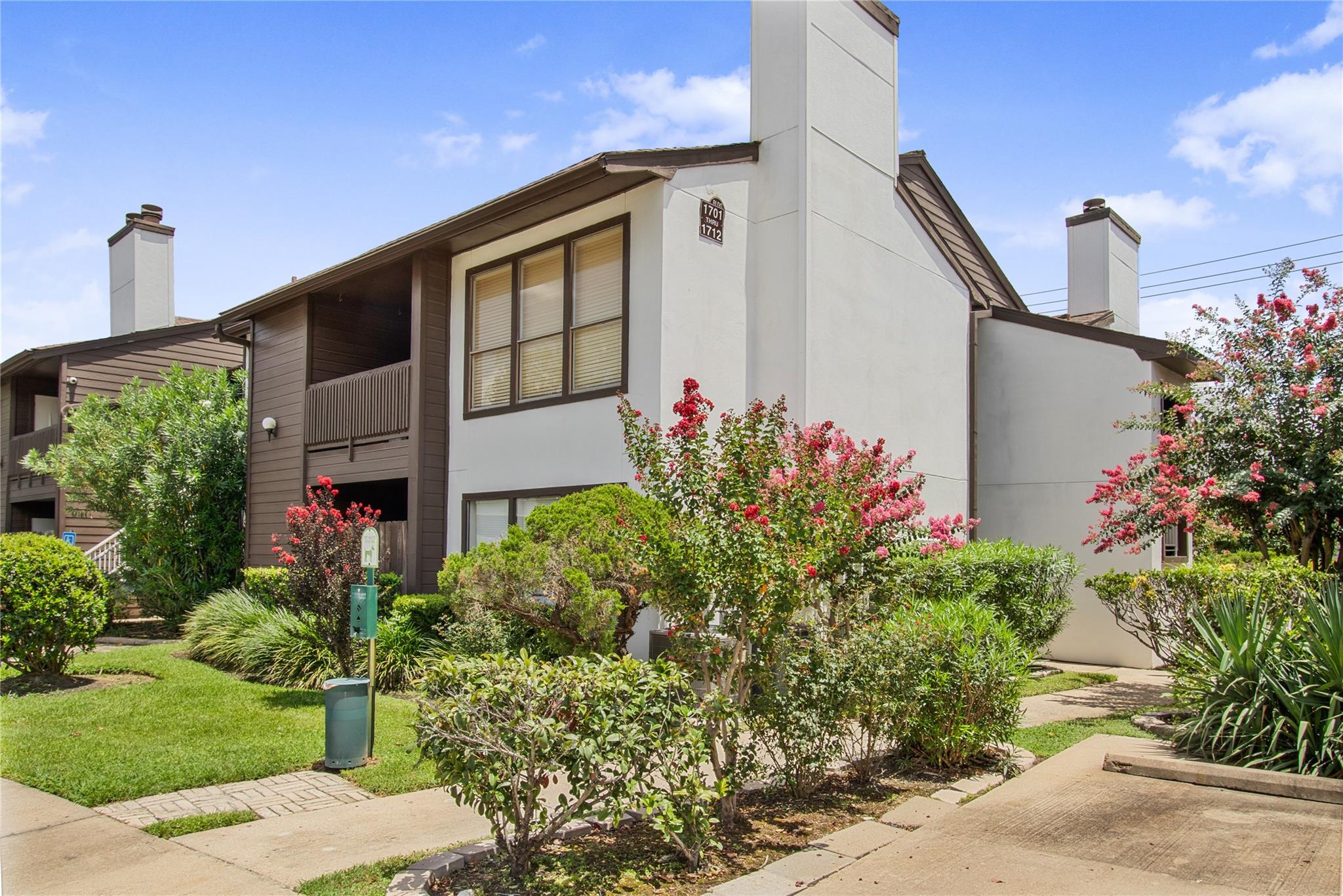 8020 Braesmain Dr, Houston, TX 77025
