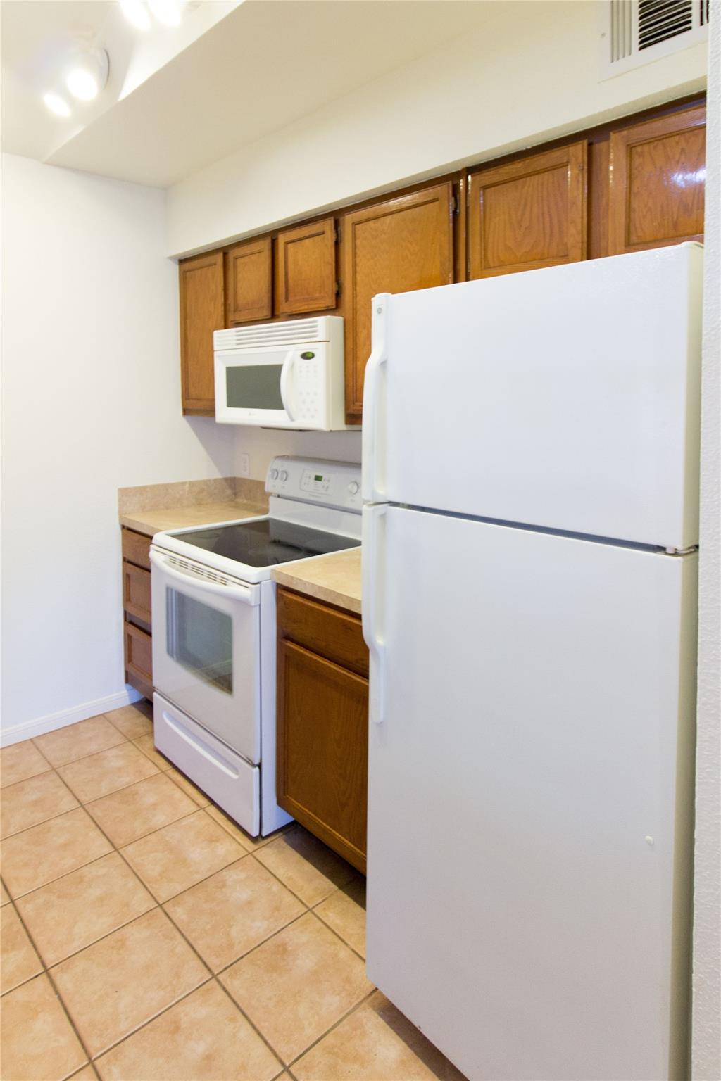 2121 El Paseo Street 1706, Houston, TX 77054 photo