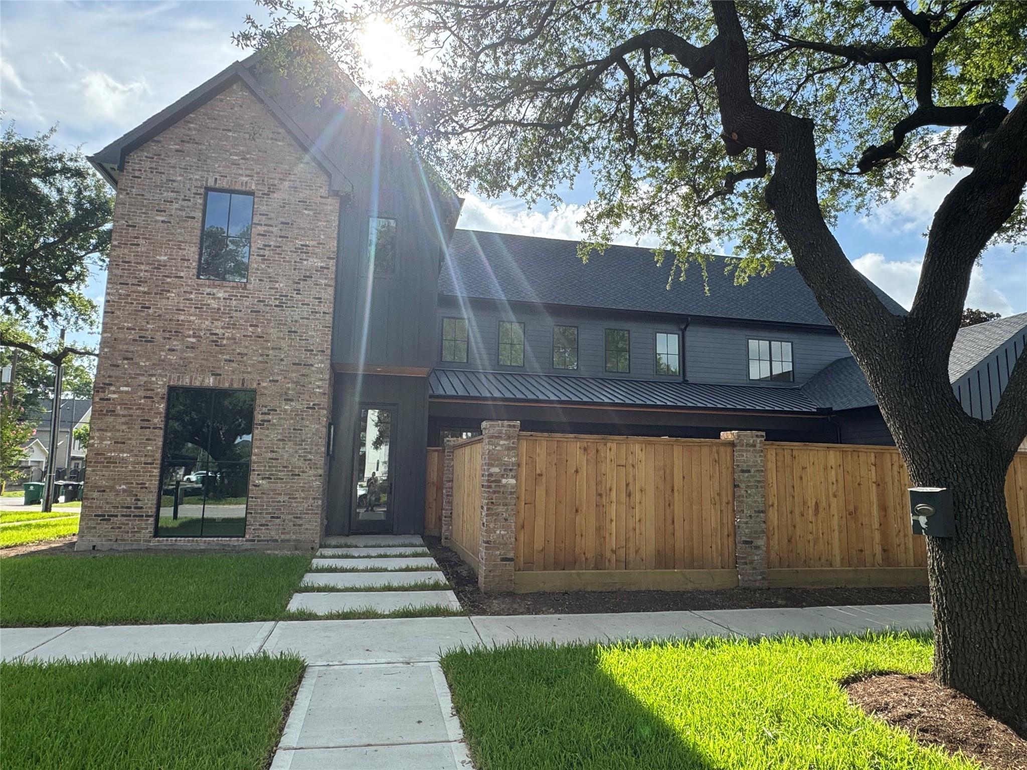 1140 Waverly St, Houston, TX 77008 photo