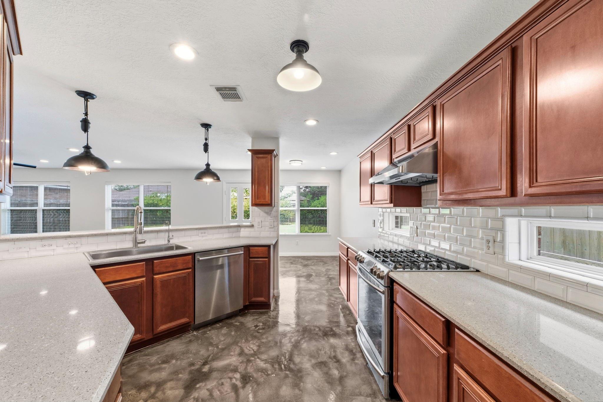2609 Los Alamos Cir, Deer Park, TX 77536 photo