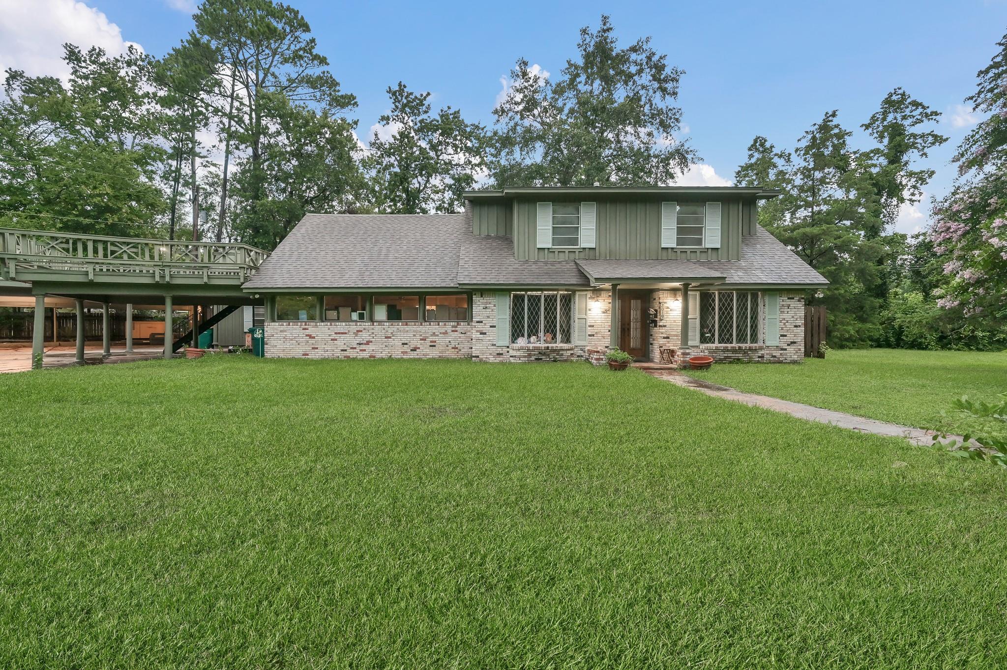 2019 Thompson St, Conroe, TX 77301