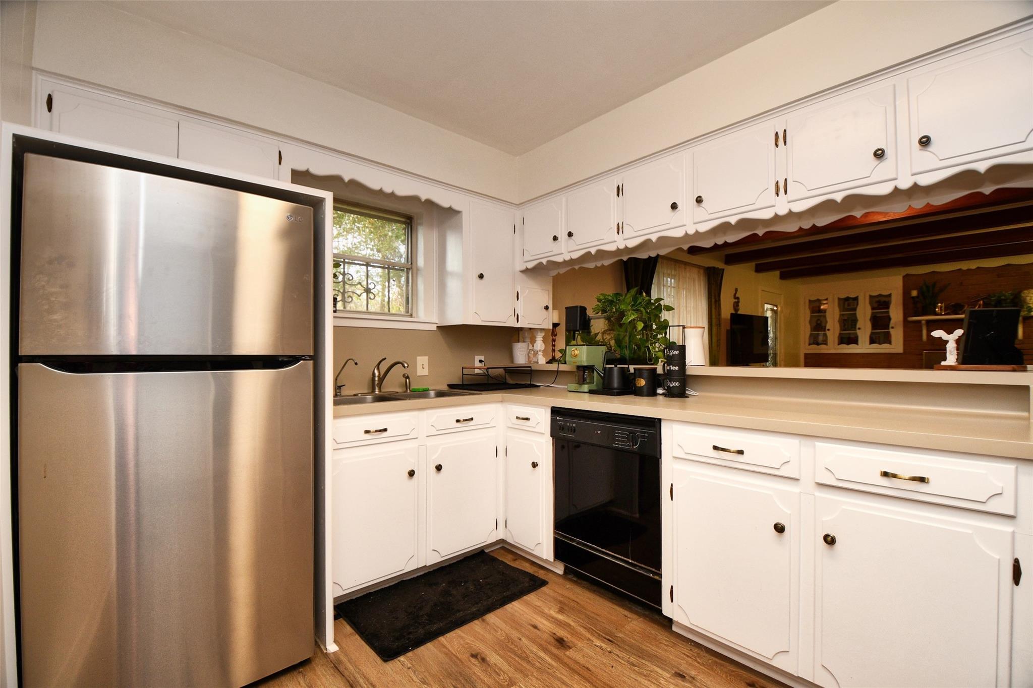 2019 N Thompson St, Conroe, TX 77301 photo