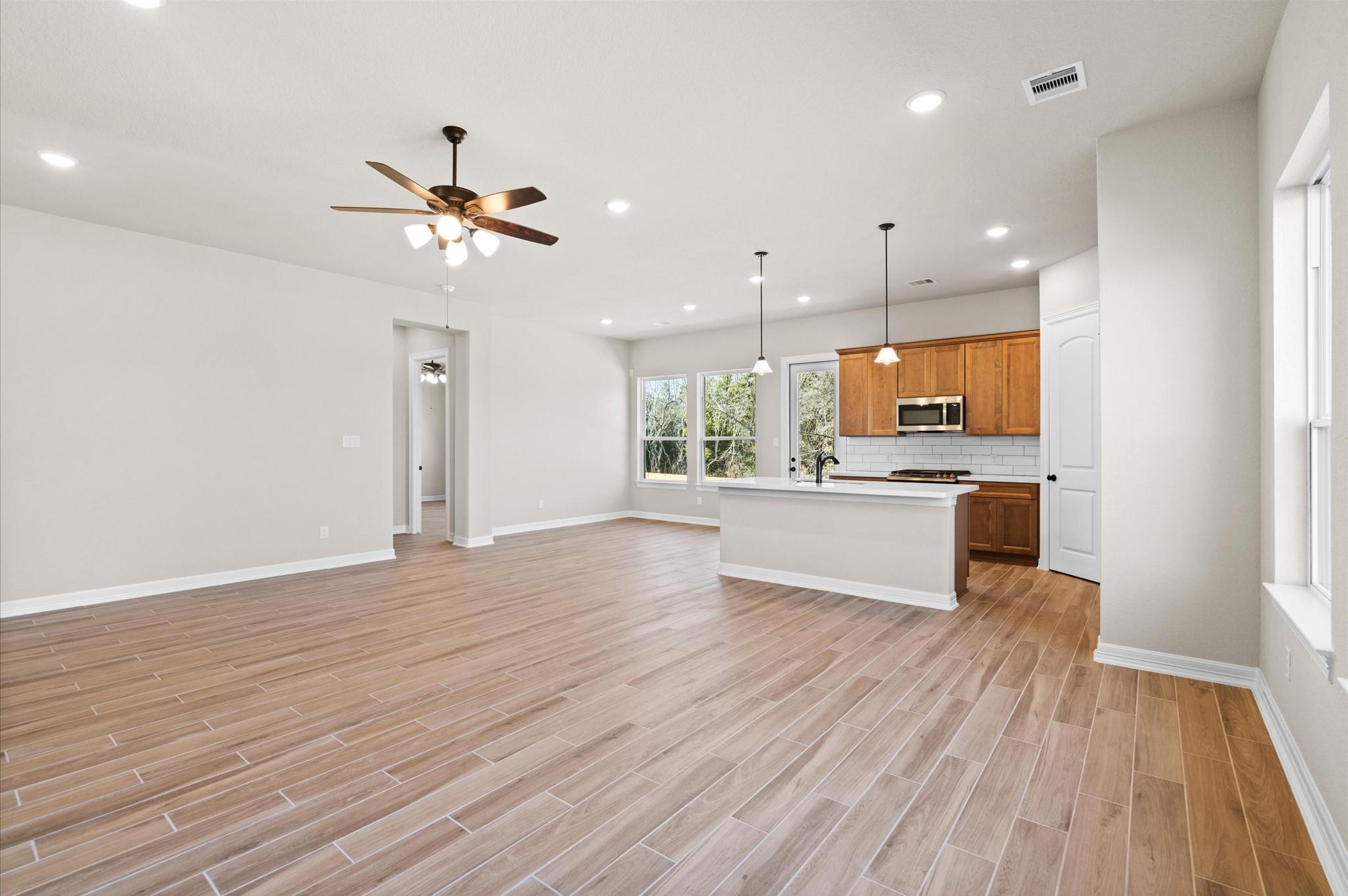 1605 Carefree Cir, Seabrook, TX 77586 photo