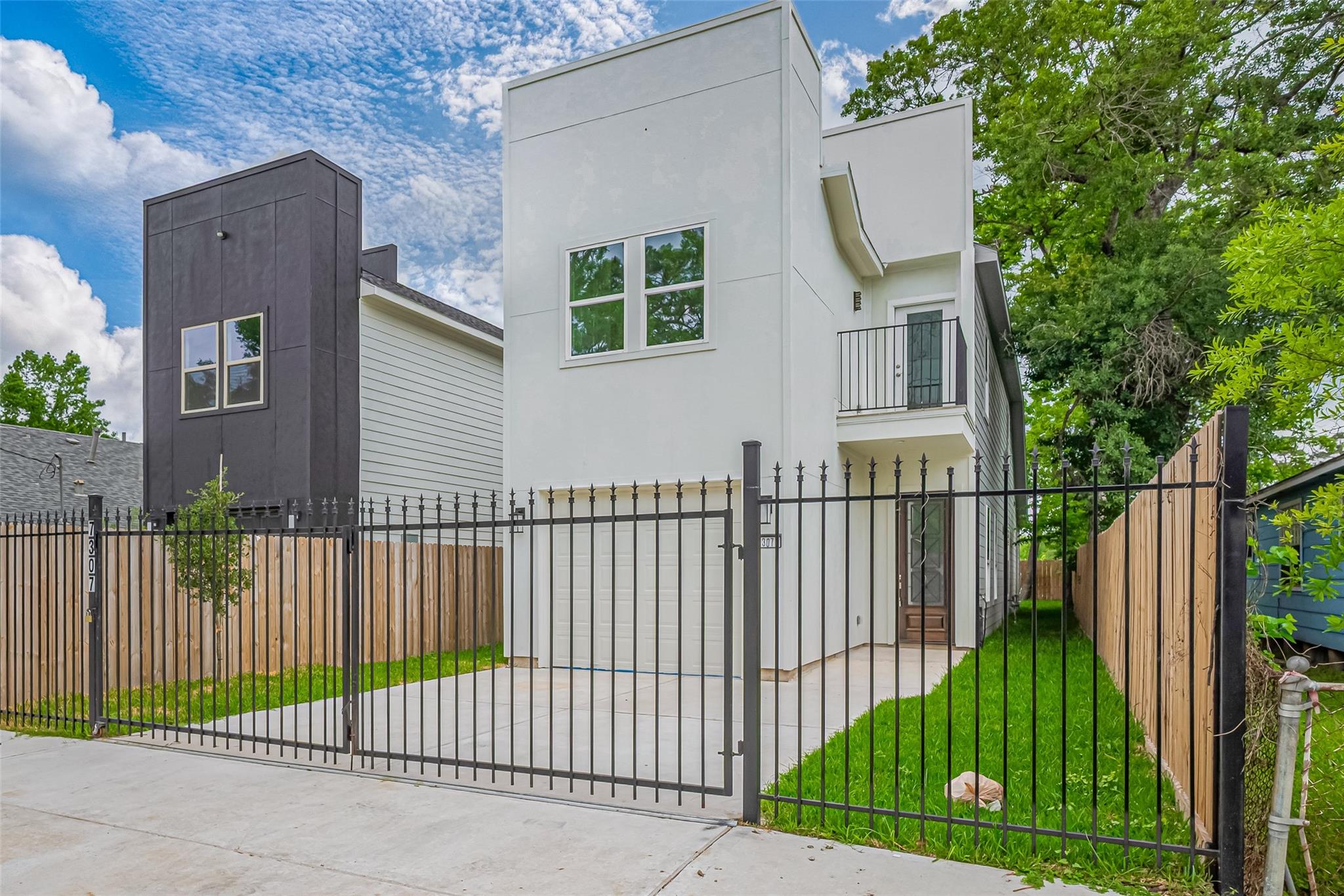 7307 W Knoll St, Houston, TX 77028 photo