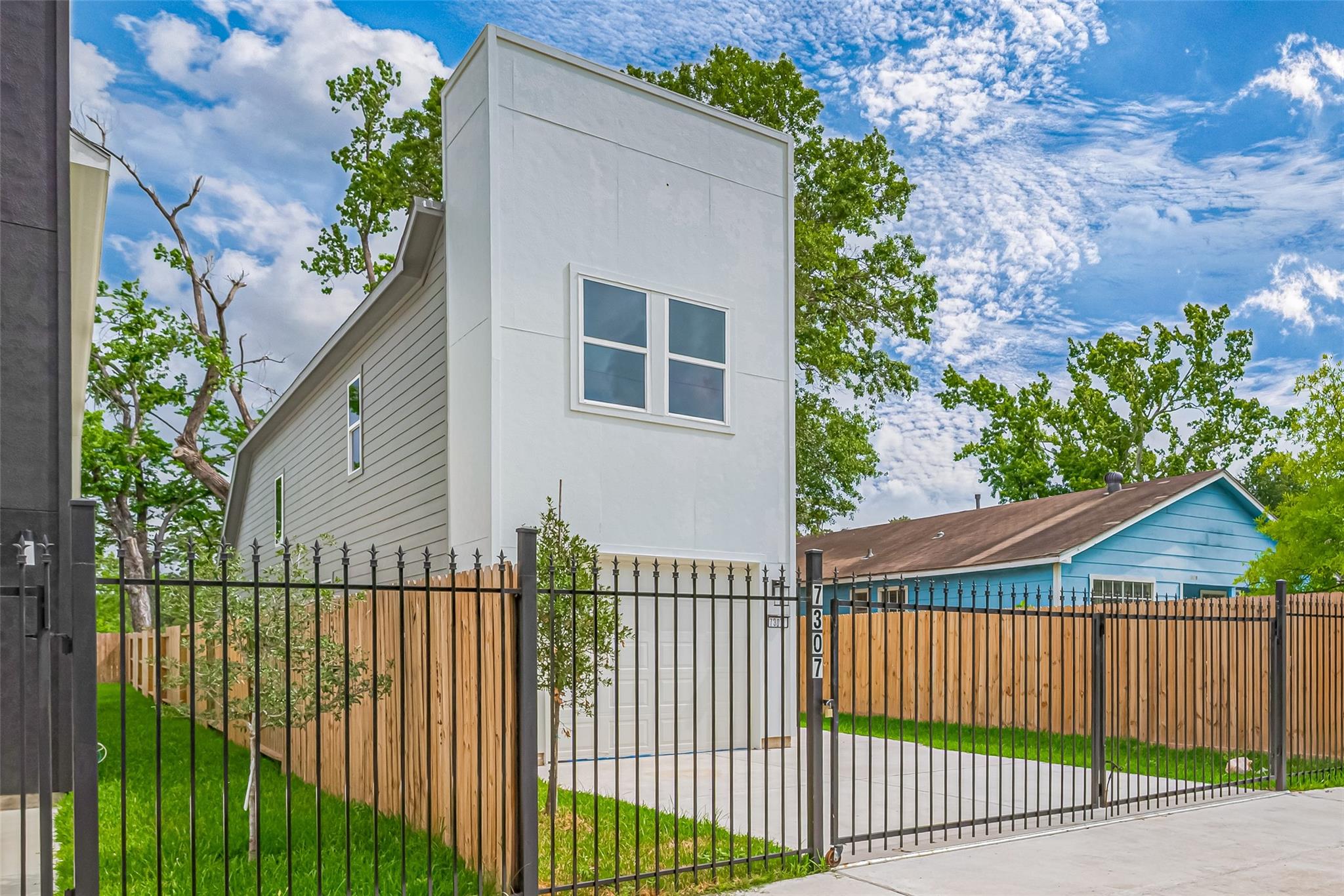 7307 W Knoll St, Houston, TX 77028 photo