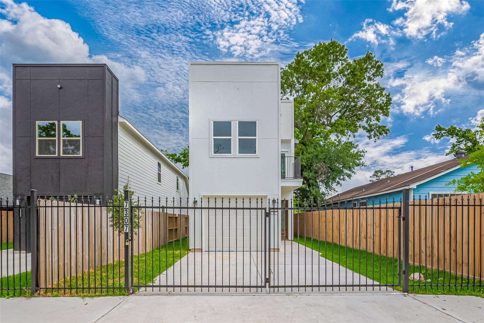 7307 W Knoll St, Houston, TX 77028 photo
