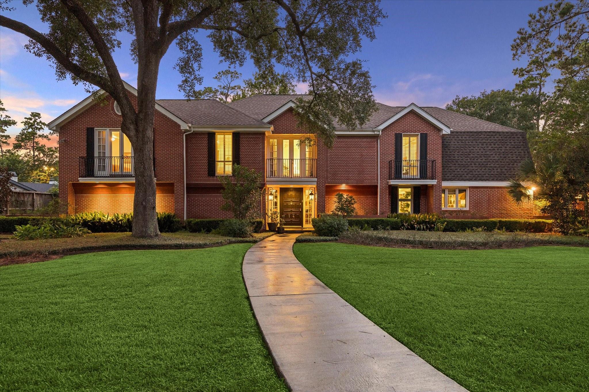 14 Stonegate Dr, Houston, TX 77024