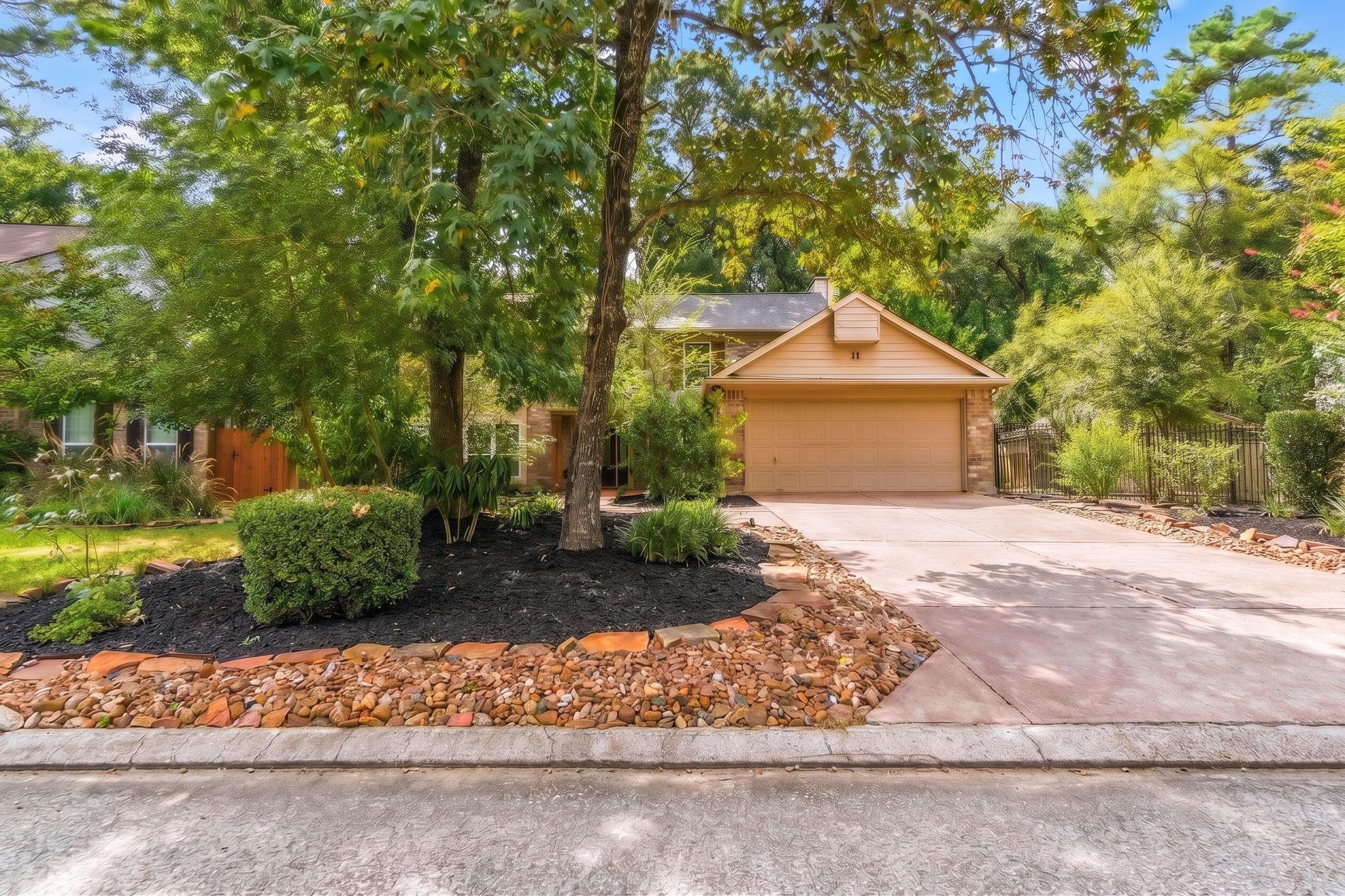 11 Thorn Berry Pl, The Woodlands, TX 77381
