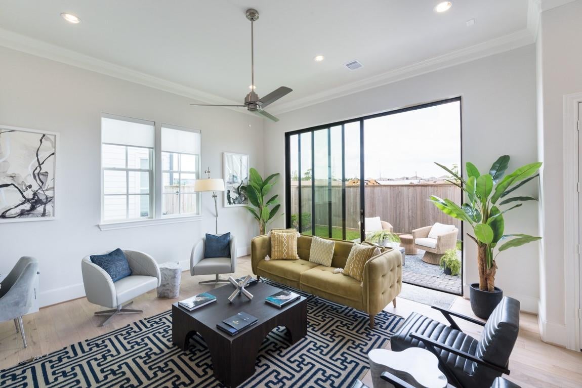 1006 Golden Nectar, Houston, TX 77008 photo