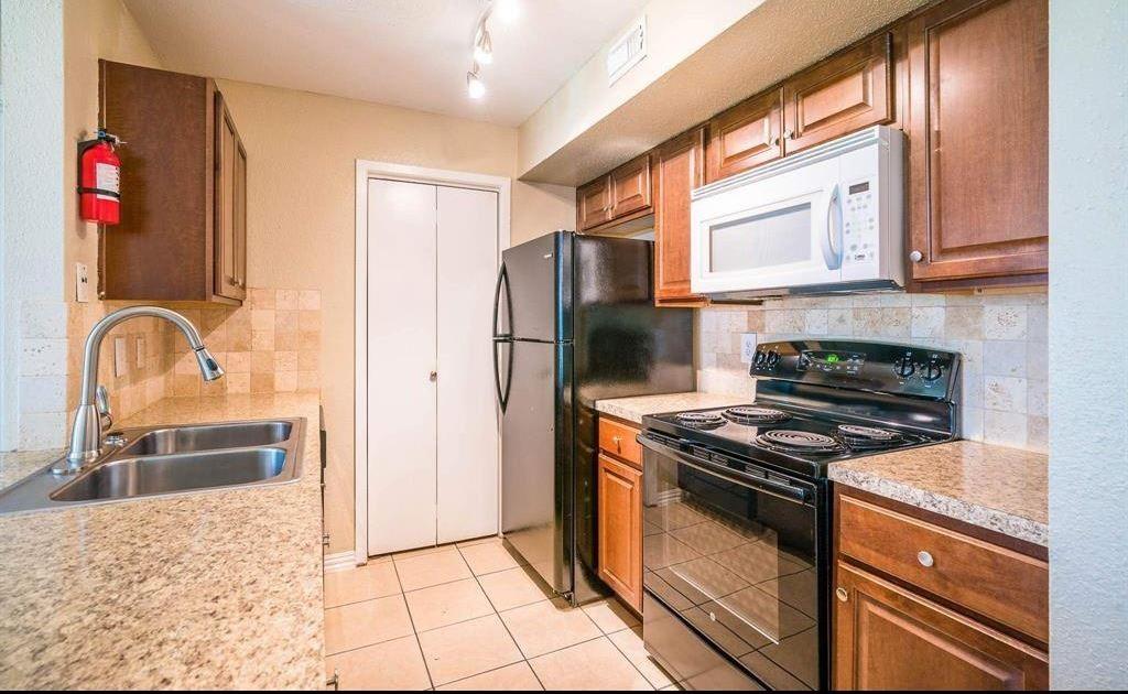 3900 Woodchase Dr, Houston, TX 77042