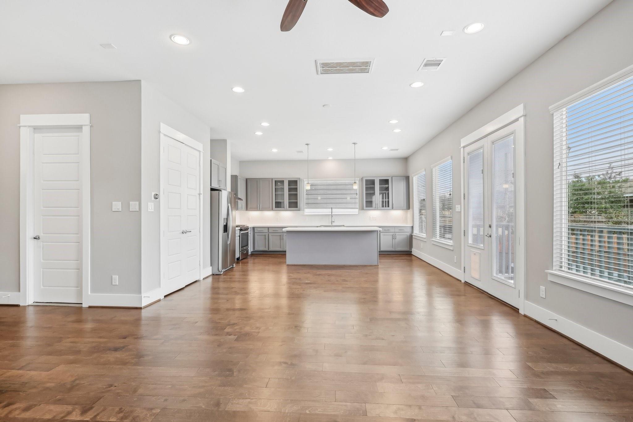 334 Yale Oaks Ln, Houston, TX 77091 photo