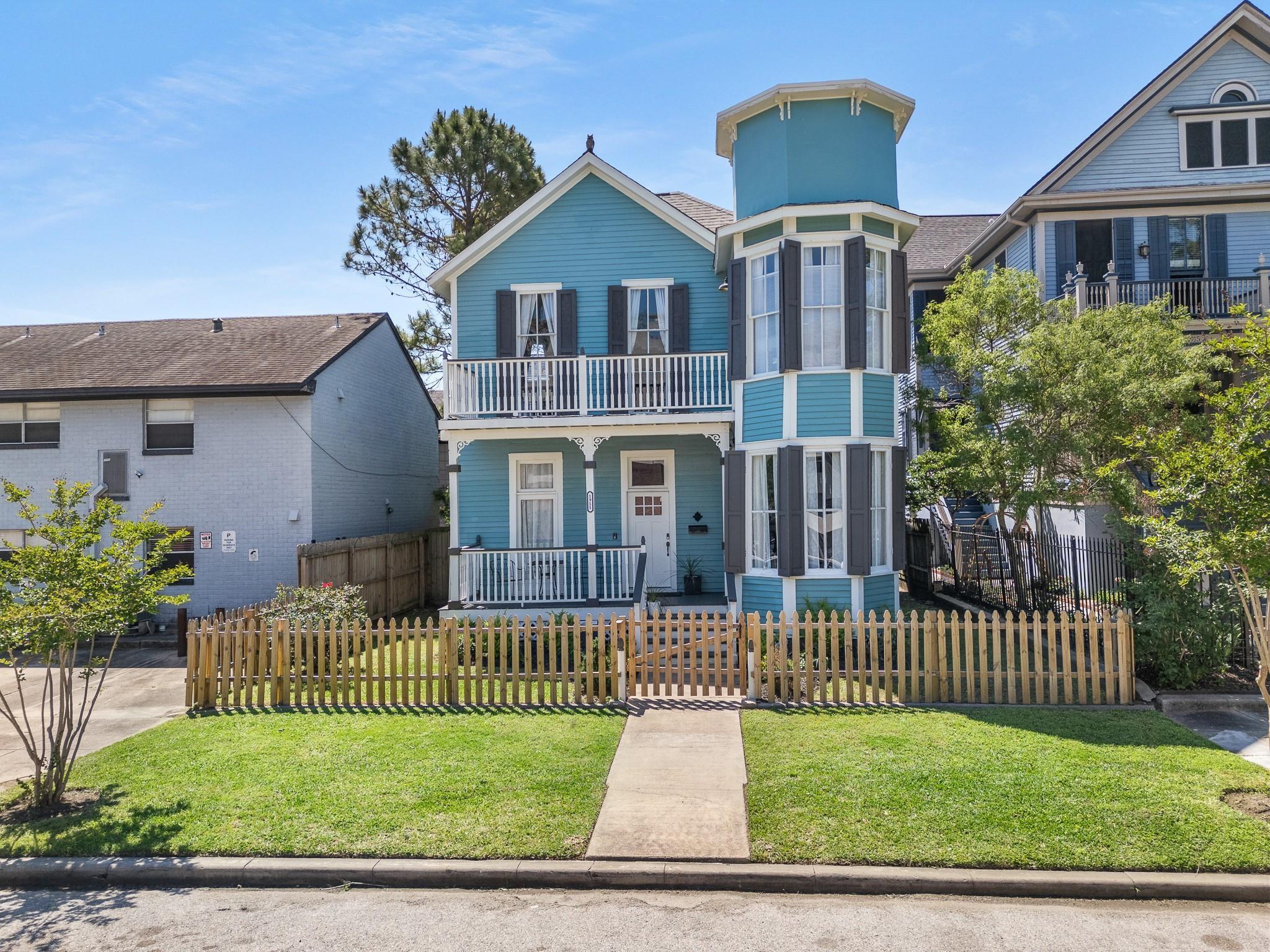 1911 Sealy St, Galveston, TX 77550