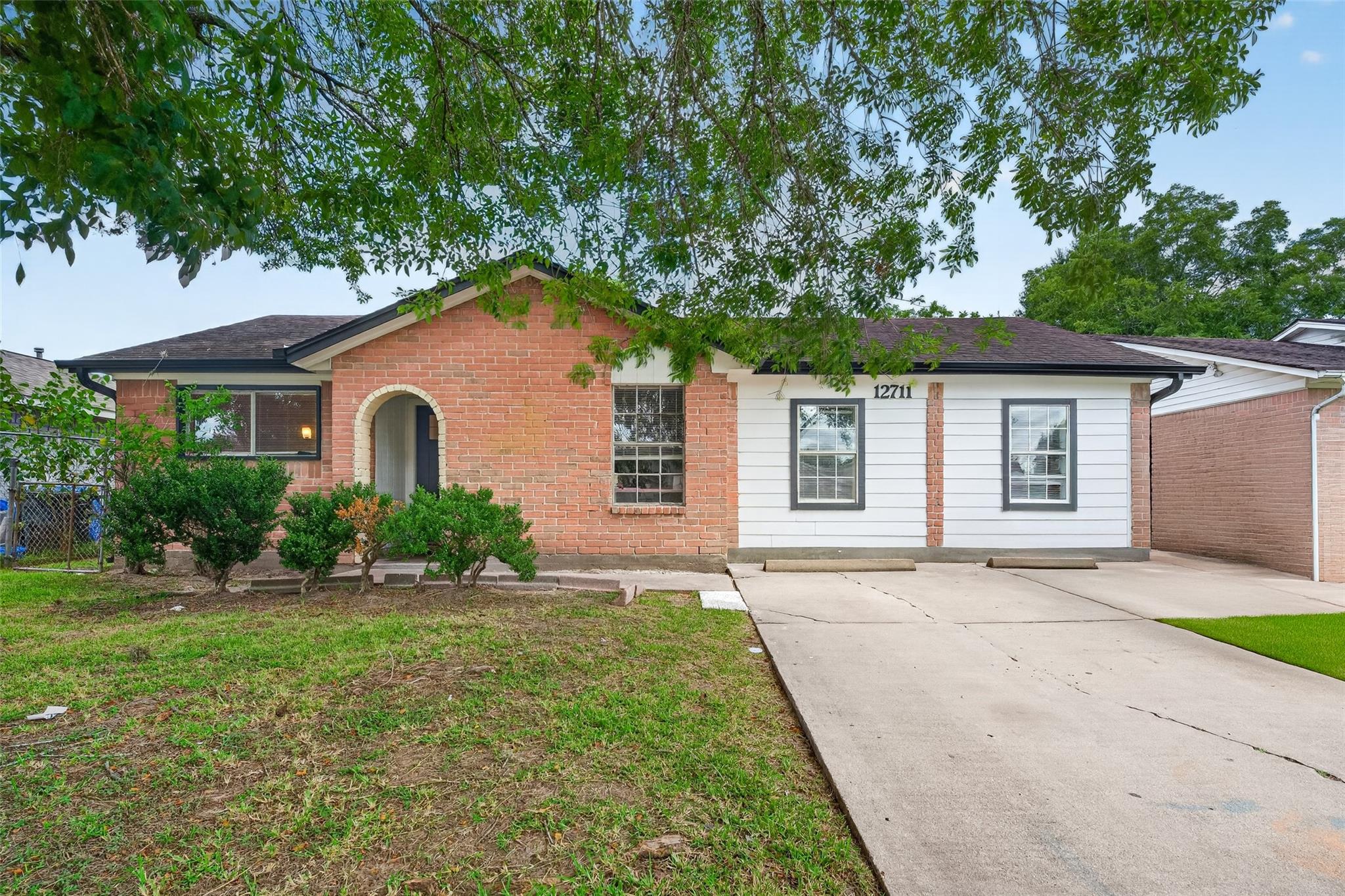 12711 Greenshire Drive Dr, Houston, TX 77048