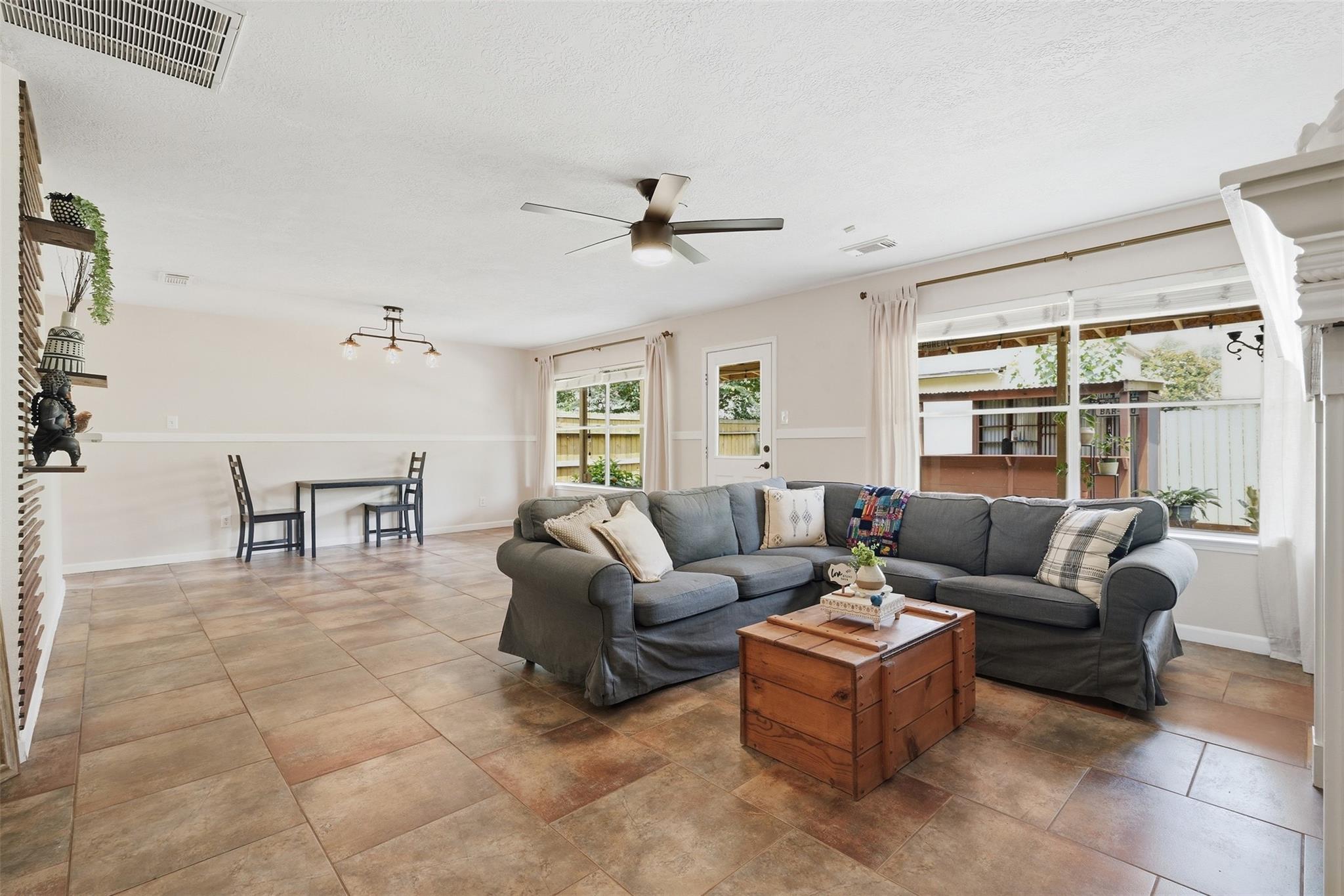 807 Oak West Dr, Houston, TX 77073 photo