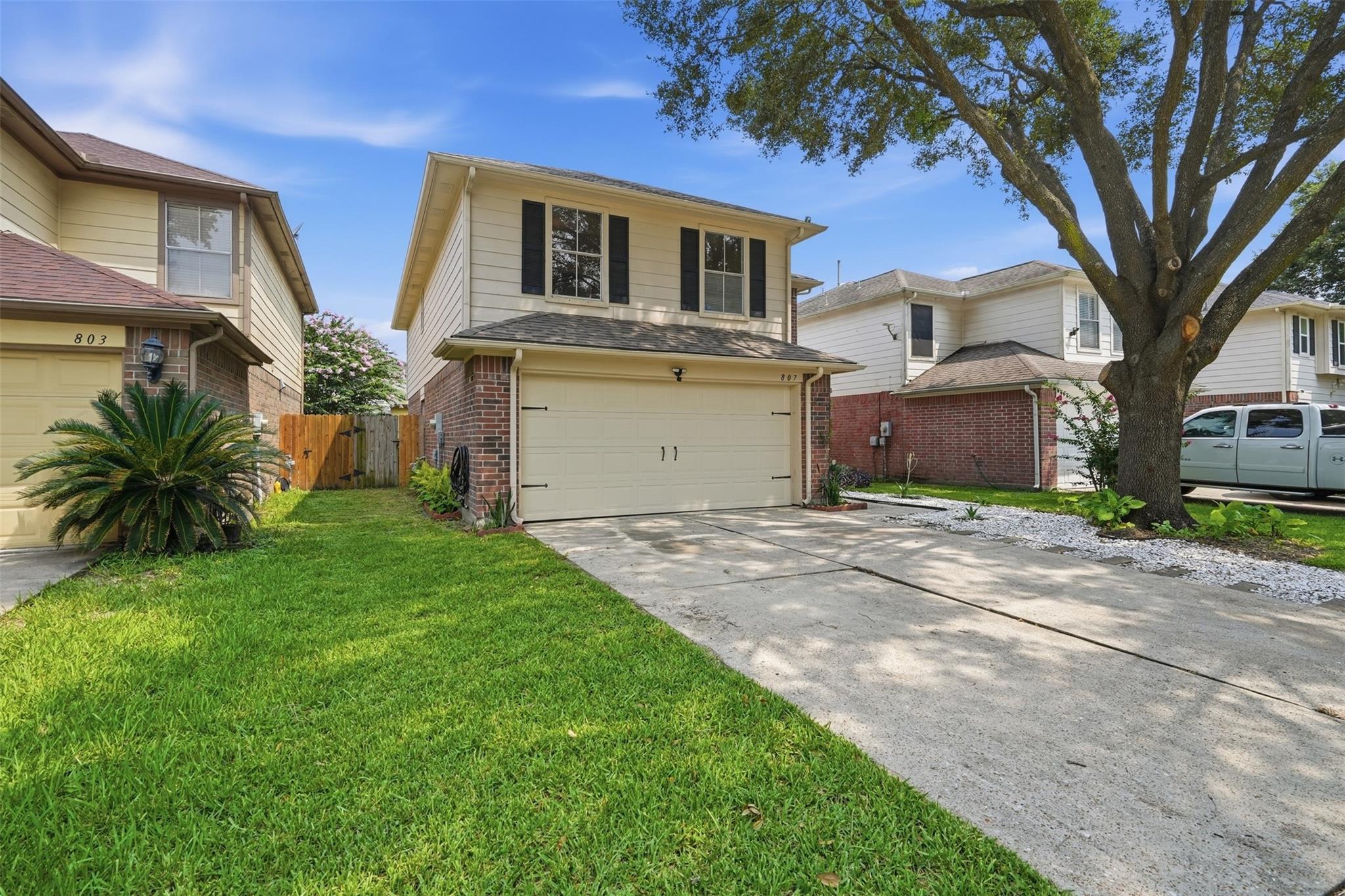 807 Oak West Dr, Houston, TX 77073