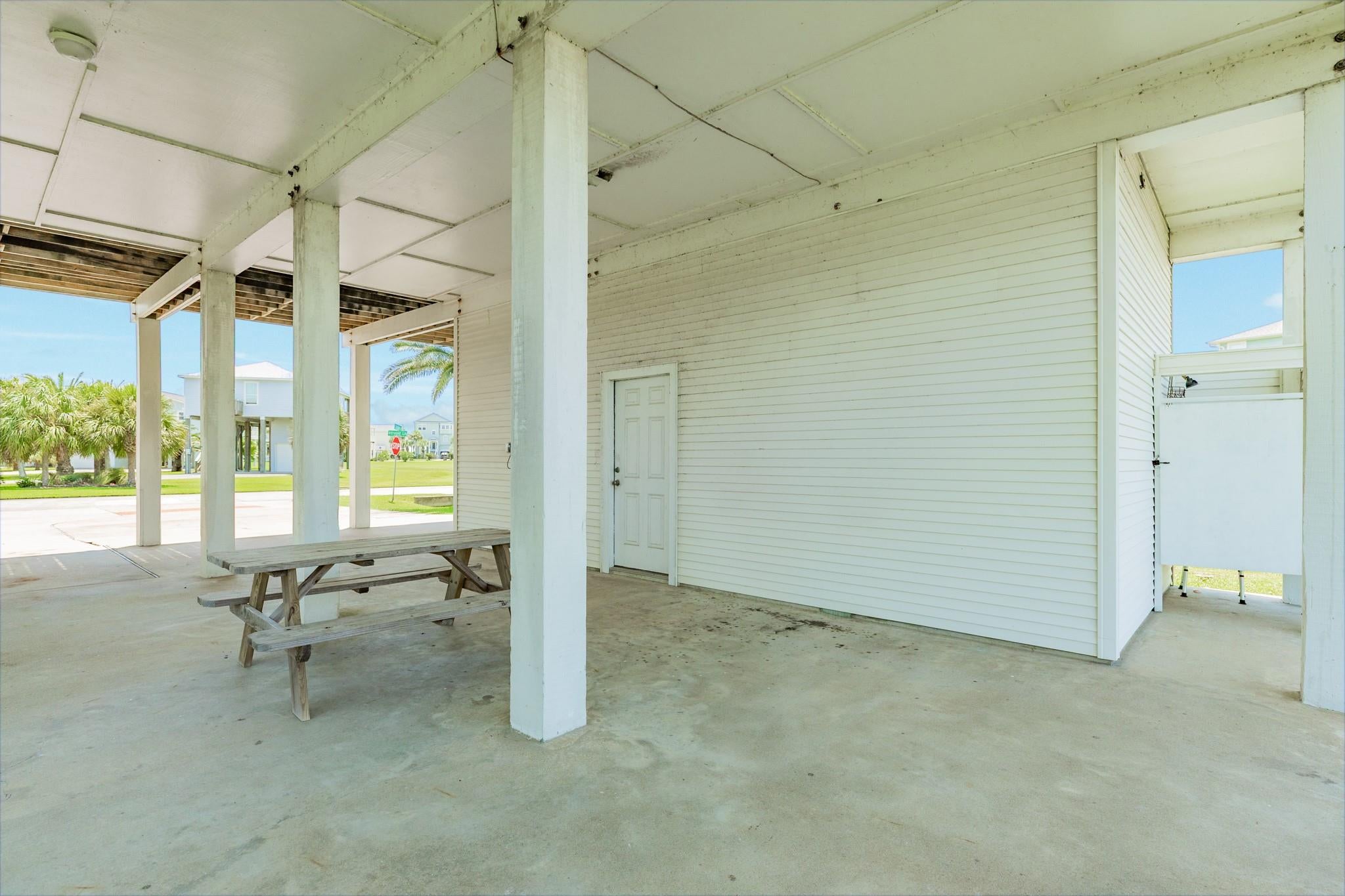 25138 Intrepid Ln, Galveston, TX 77554 photo