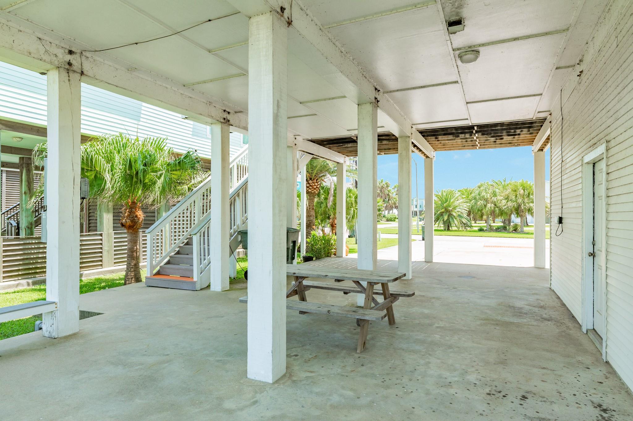 25138 Intrepid Ln, Galveston, TX 77554 photo