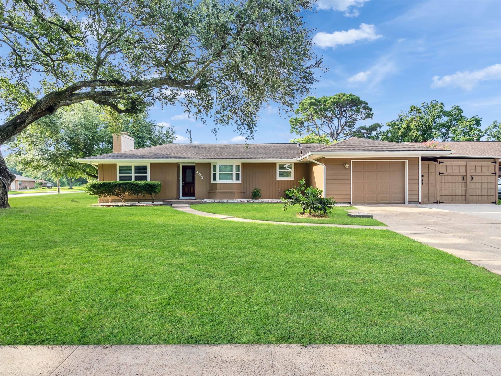 203 22 Ave, Texas City, TX 77590 photo