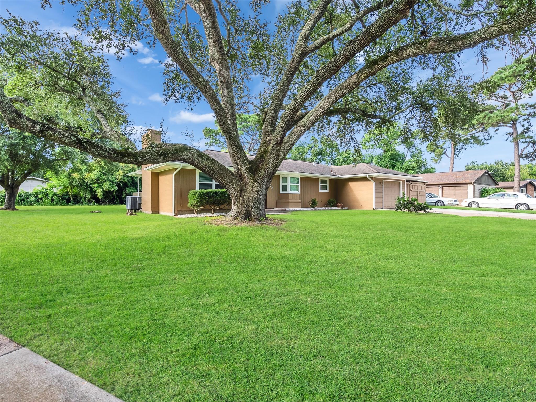 203 22 Ave, Texas City, TX 77590