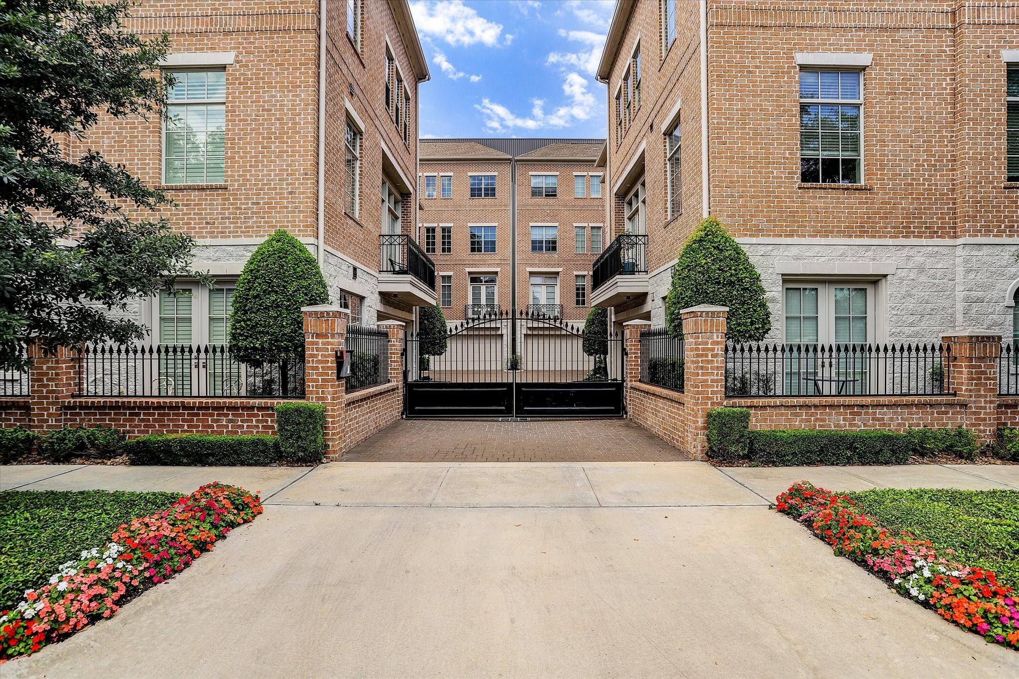 3928 W Main St, Houston, TX 77027 photo