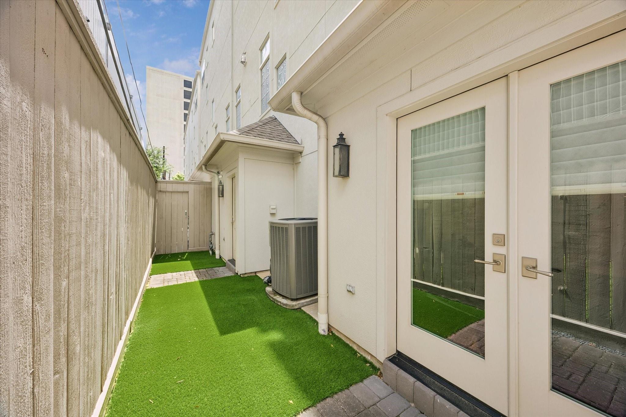 3928 W Main St, Houston, TX 77027 photo