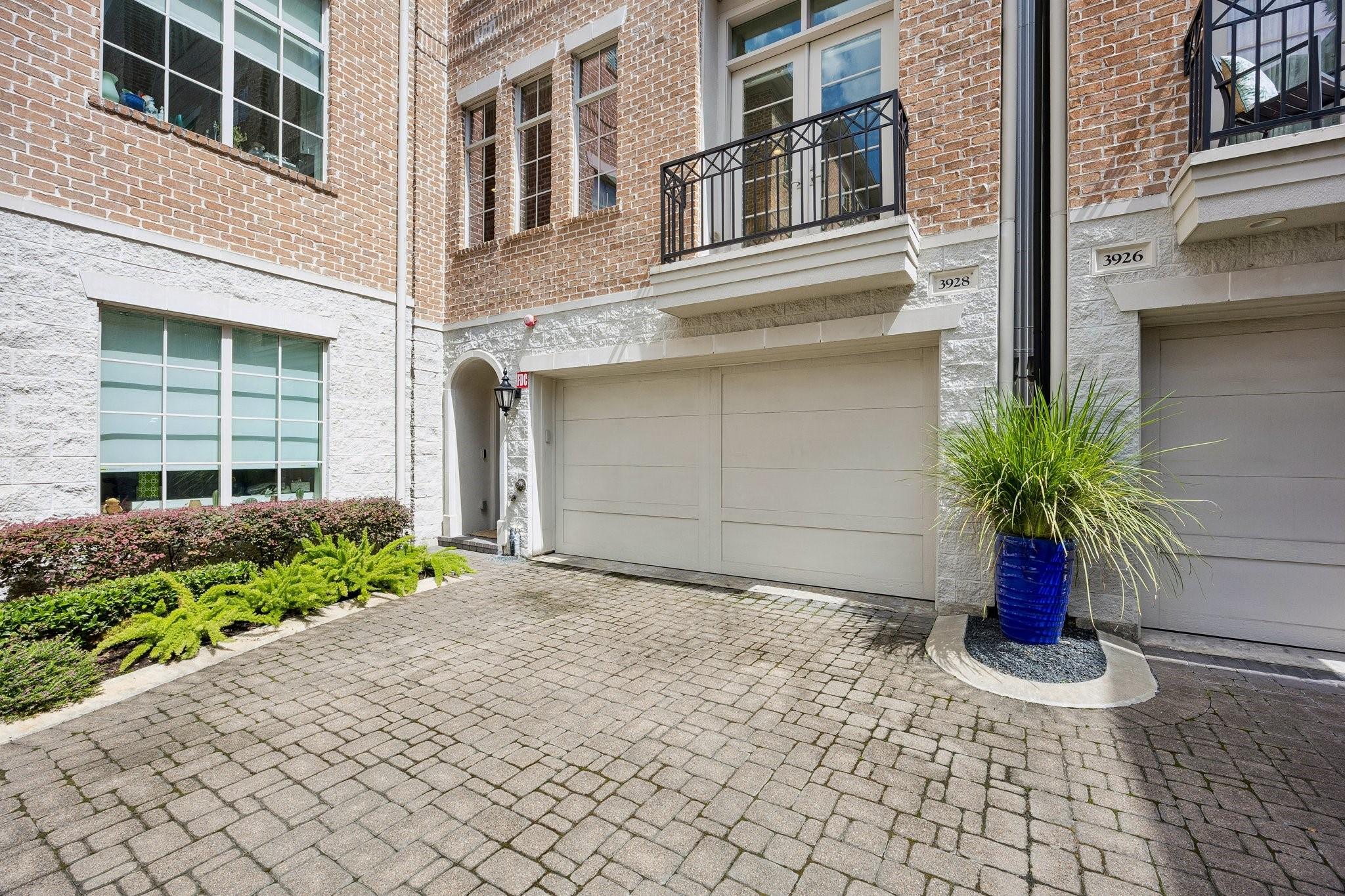 3928 W Main St, Houston, TX 77027 photo