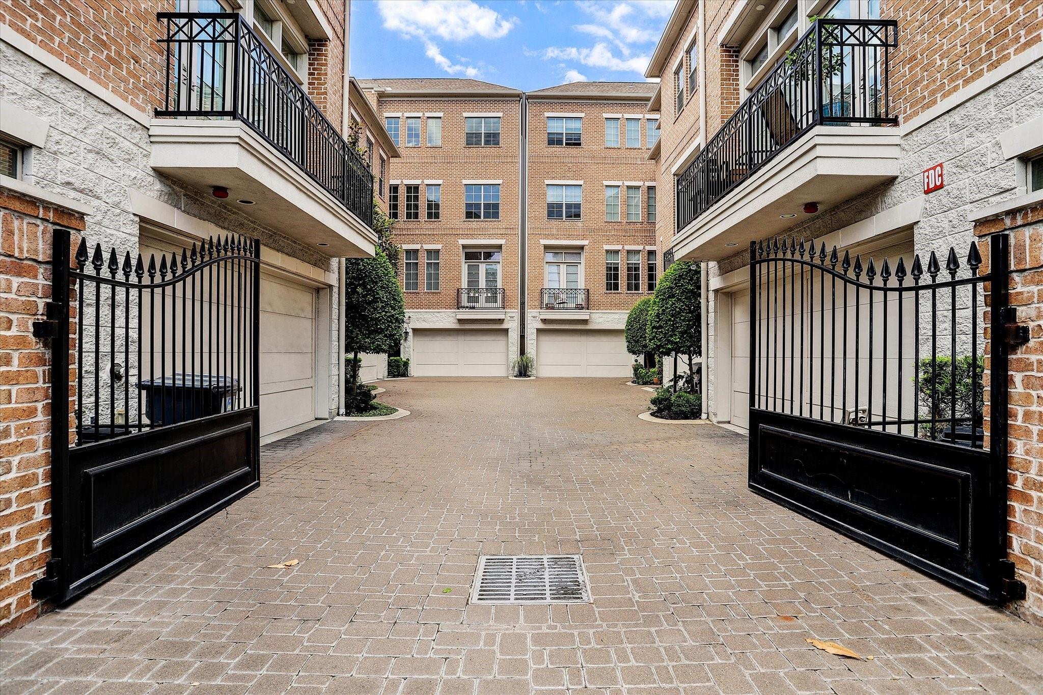 3928 Main St, Houston, TX 77027