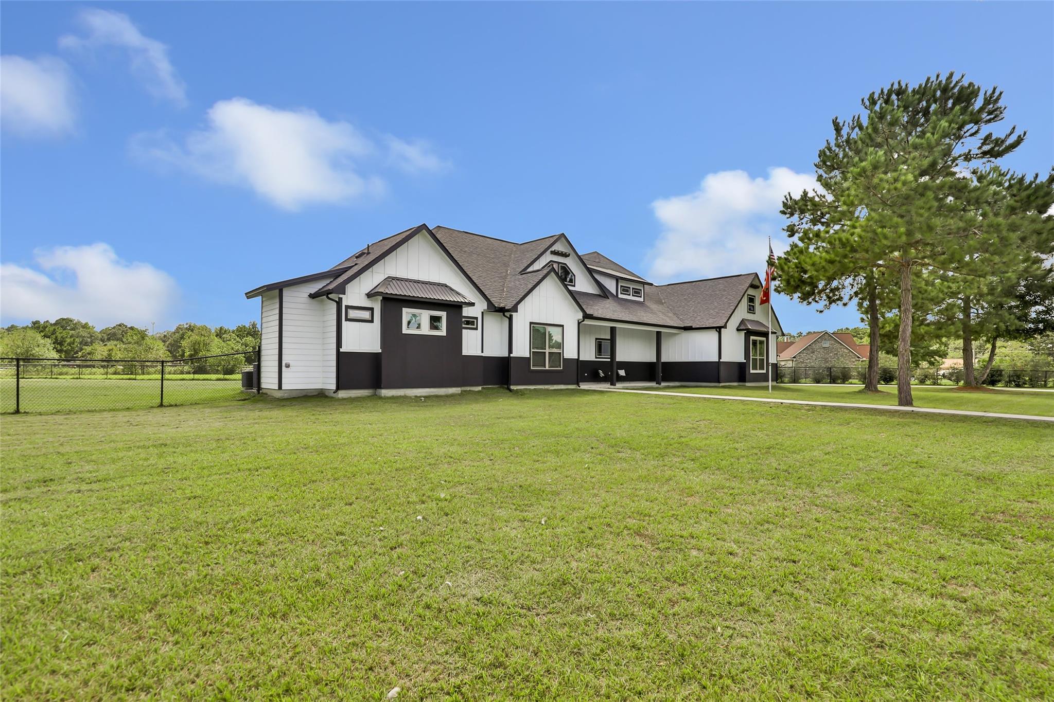 15933 Enloe St, Splendora, TX 77372 photo