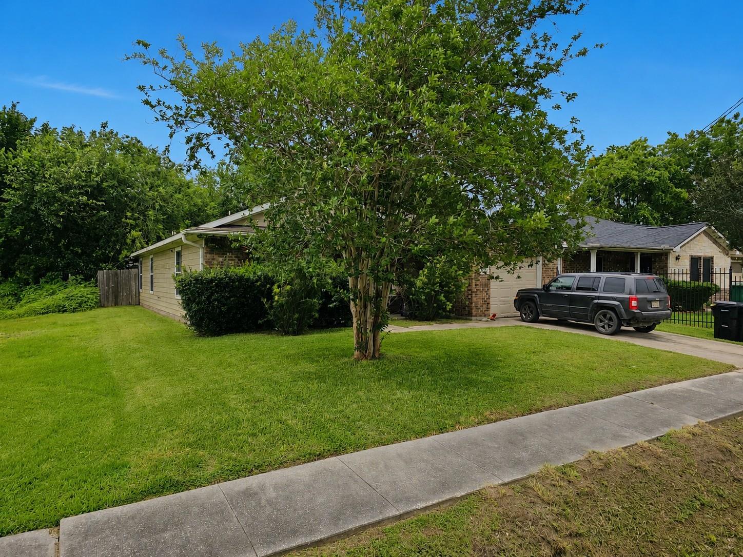 8121 Livingston St, Houston, TX 77051 photo