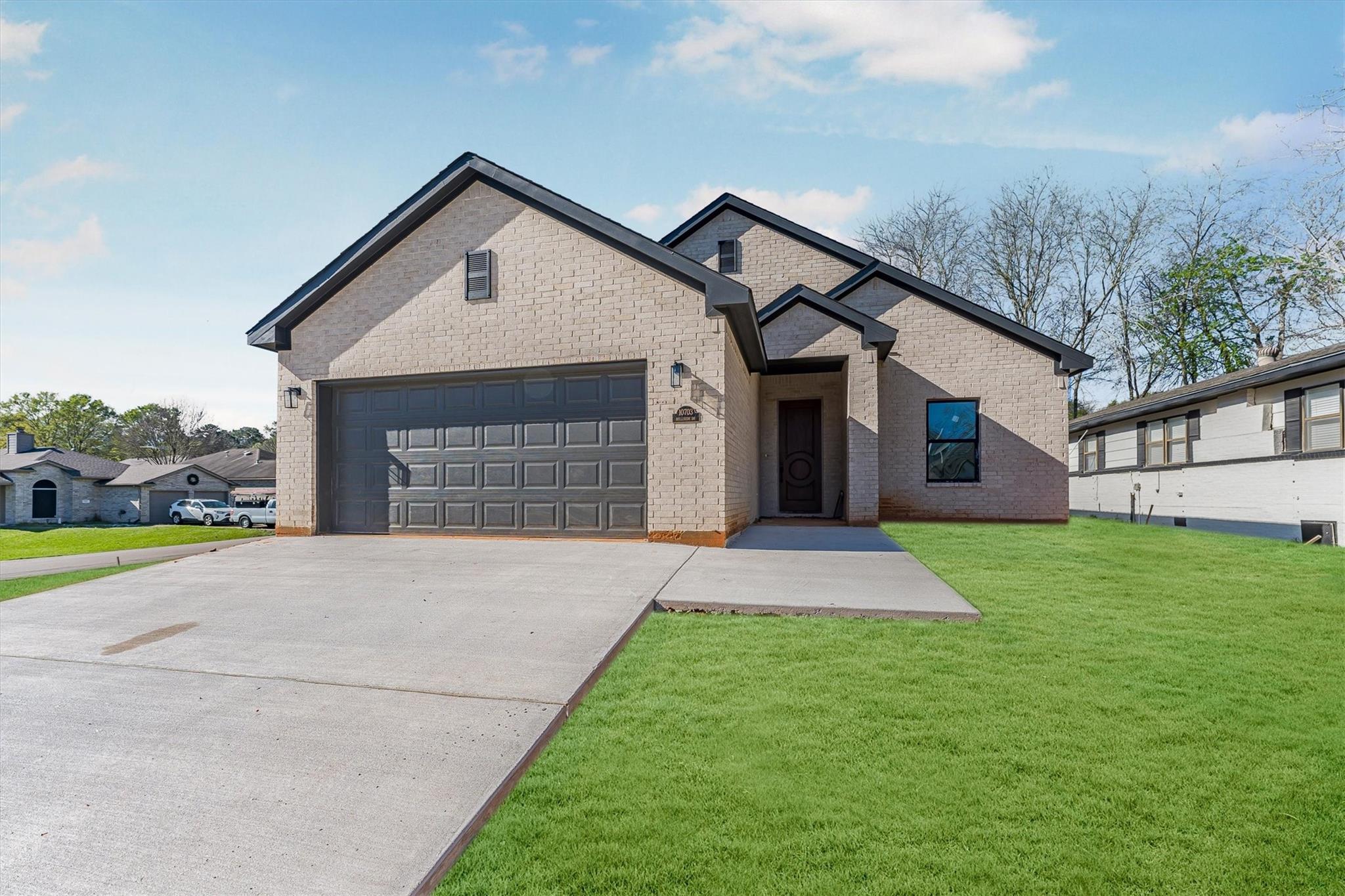 10703 Hillside Dr, Montgomery, TX 77356