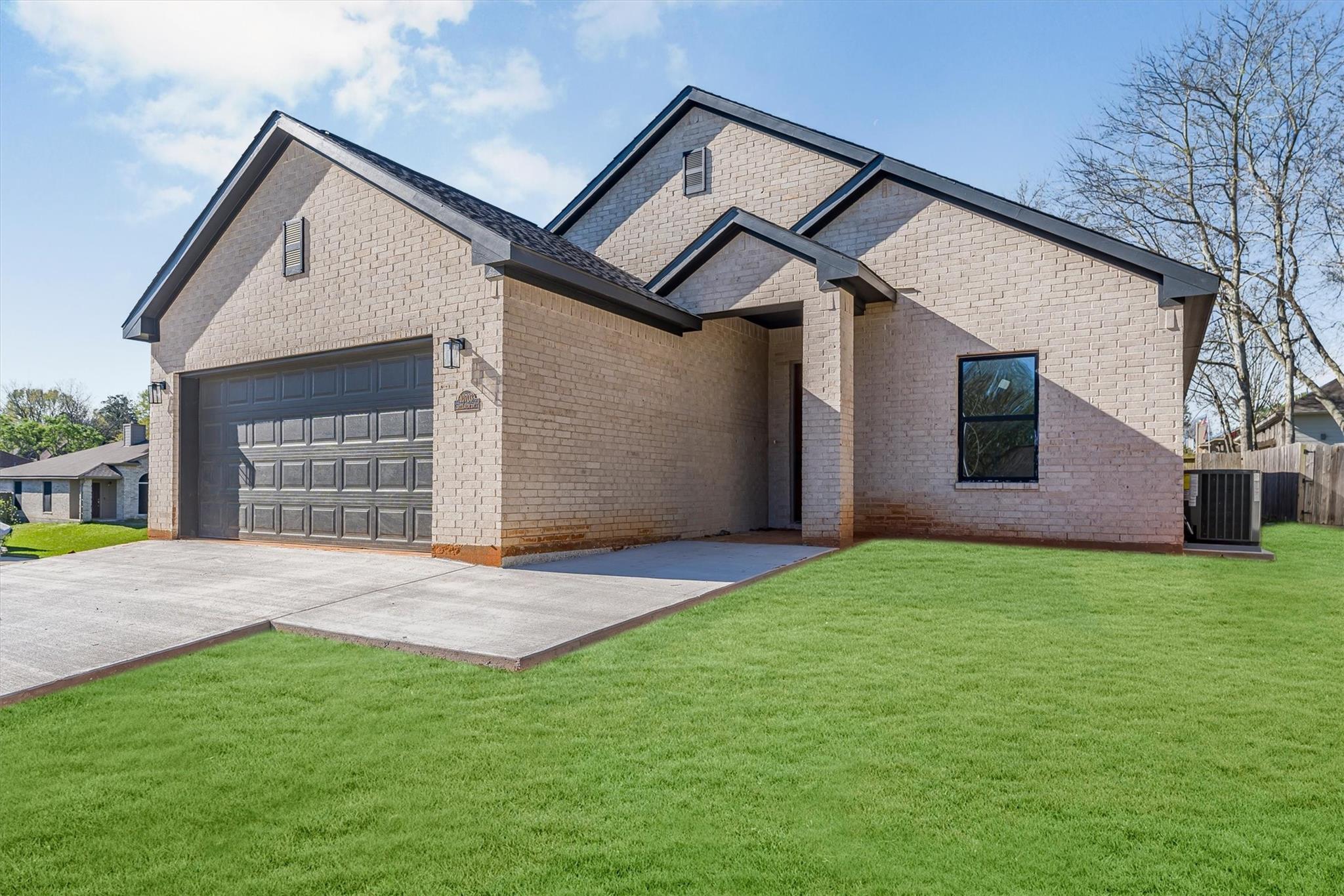 10703 Hillside Dr, Montgomery, TX 77356 photo