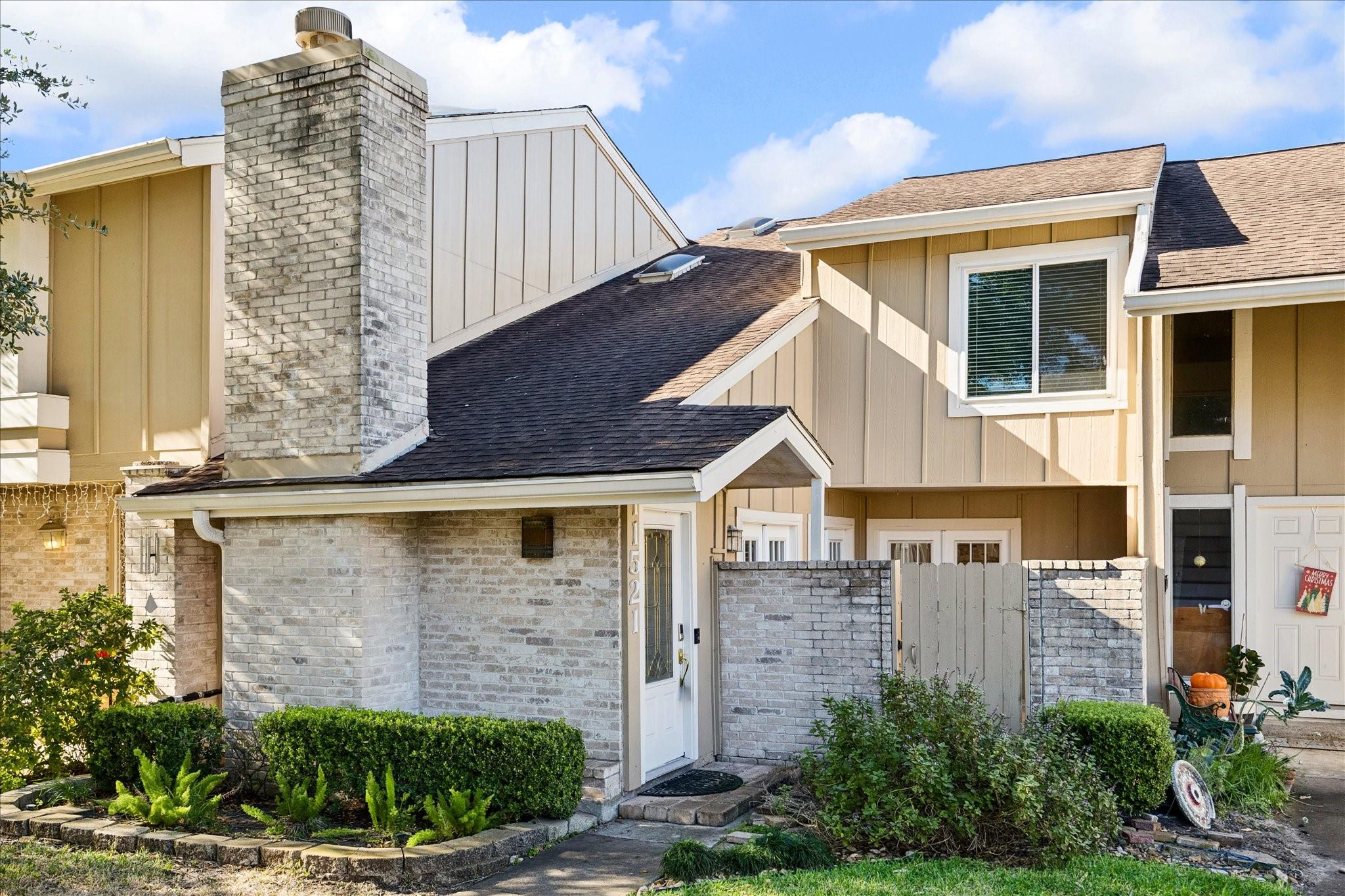 11521 Village Place Dr, Houston, TX 77077