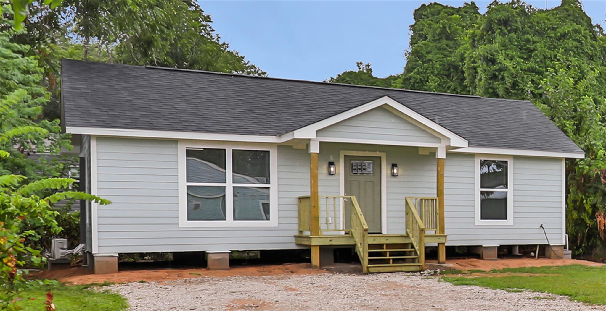 202 N 3 St, Highlands, TX 77562 photo