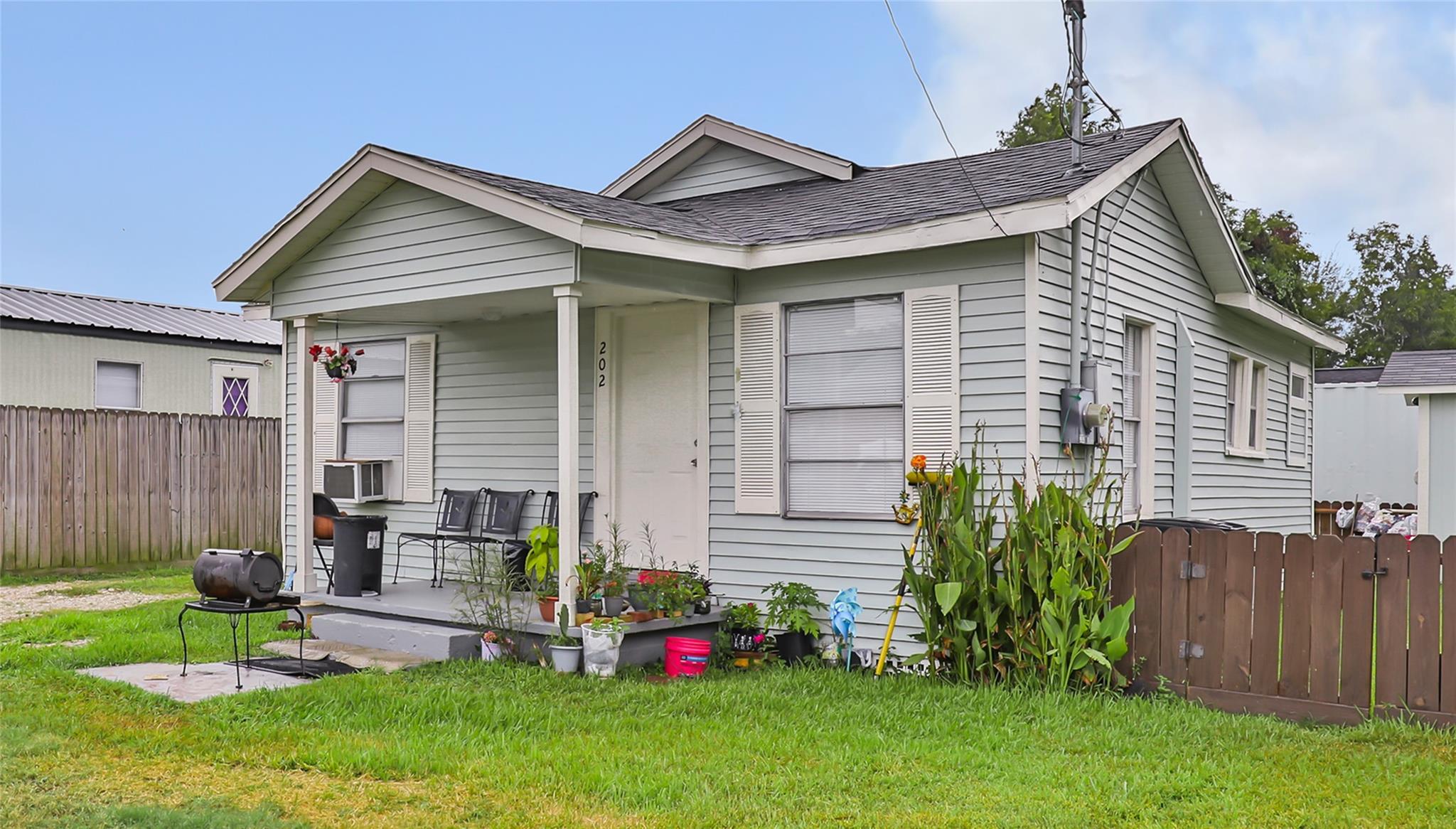 202 N 3 St, Highlands, TX 77562 photo