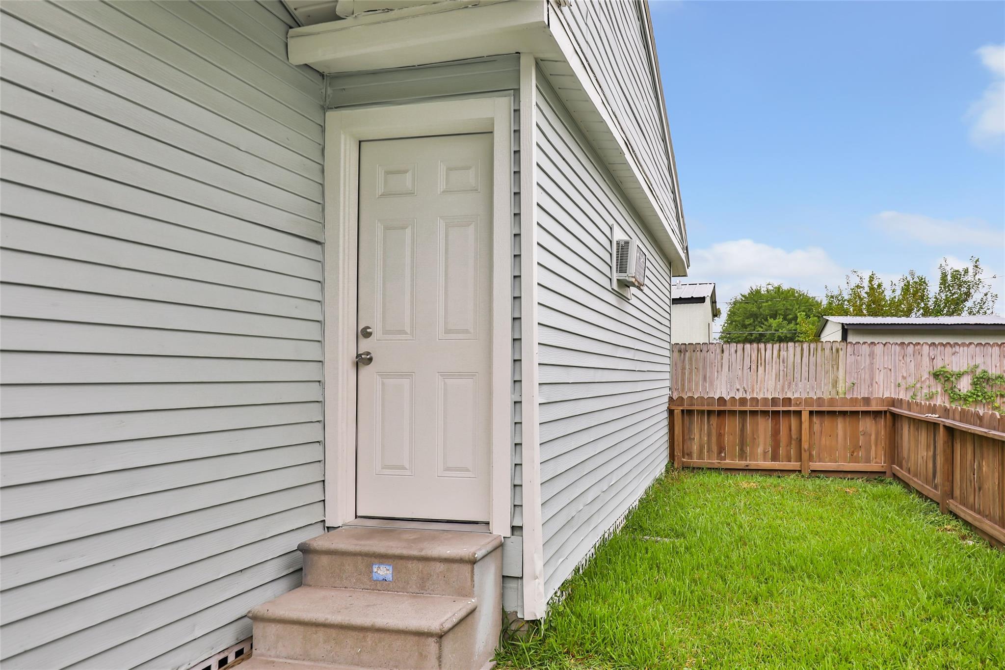 202 N 3 St, Highlands, TX 77562 photo