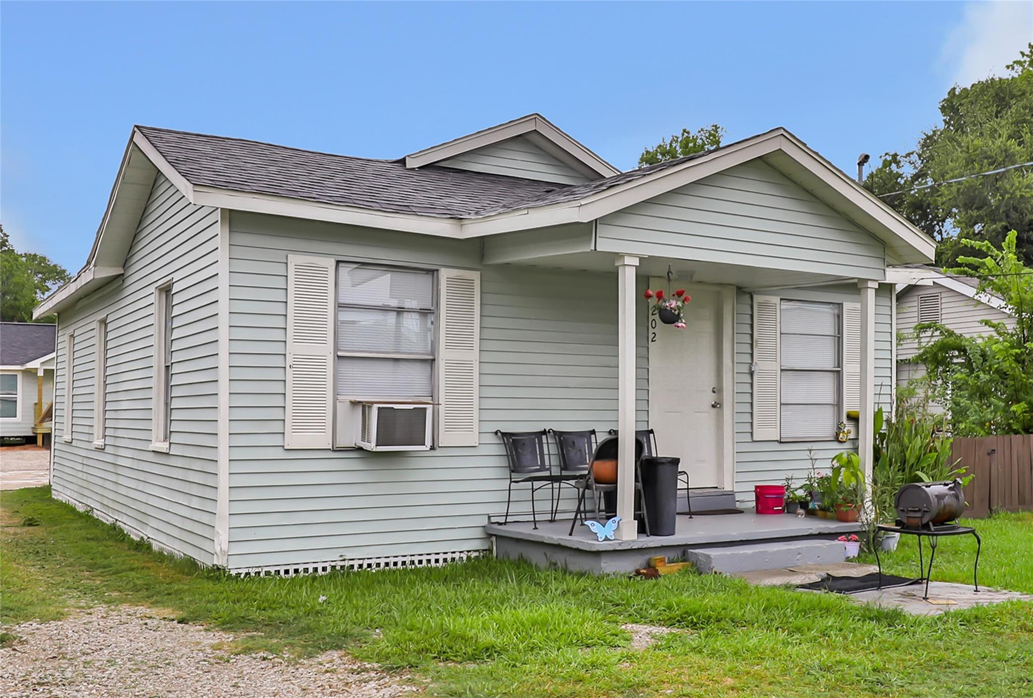 202 N 3 St, Highlands, TX 77562 photo