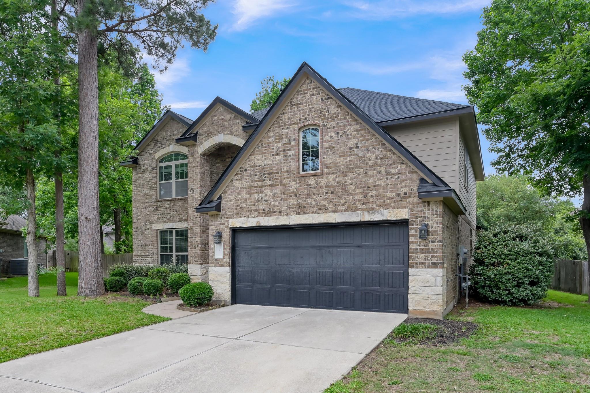 4 Logan Creek Ln, Conroe, TX 77304 photo