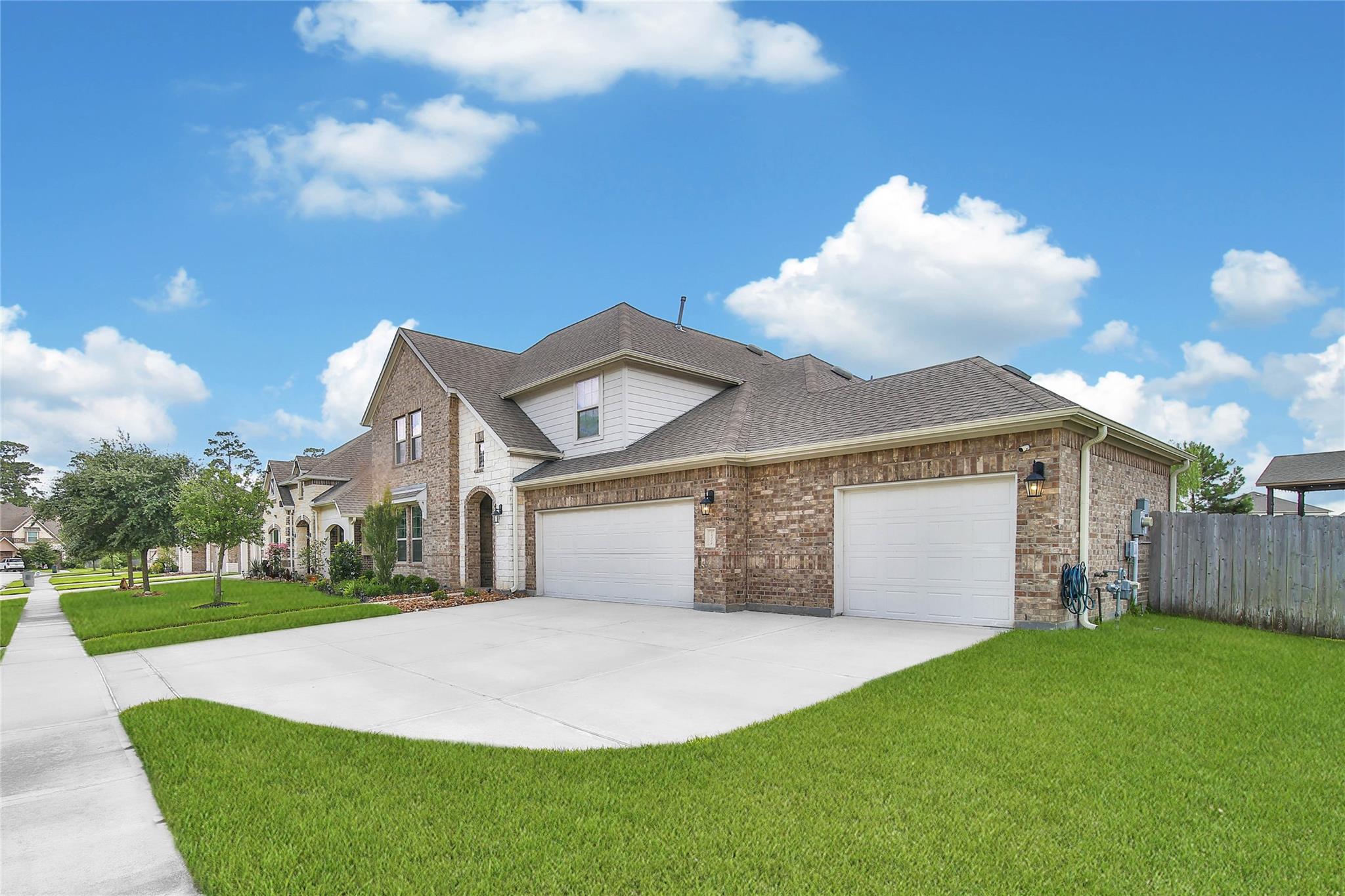 18206 Langkawi Ln, Houston, TX 77044 photo