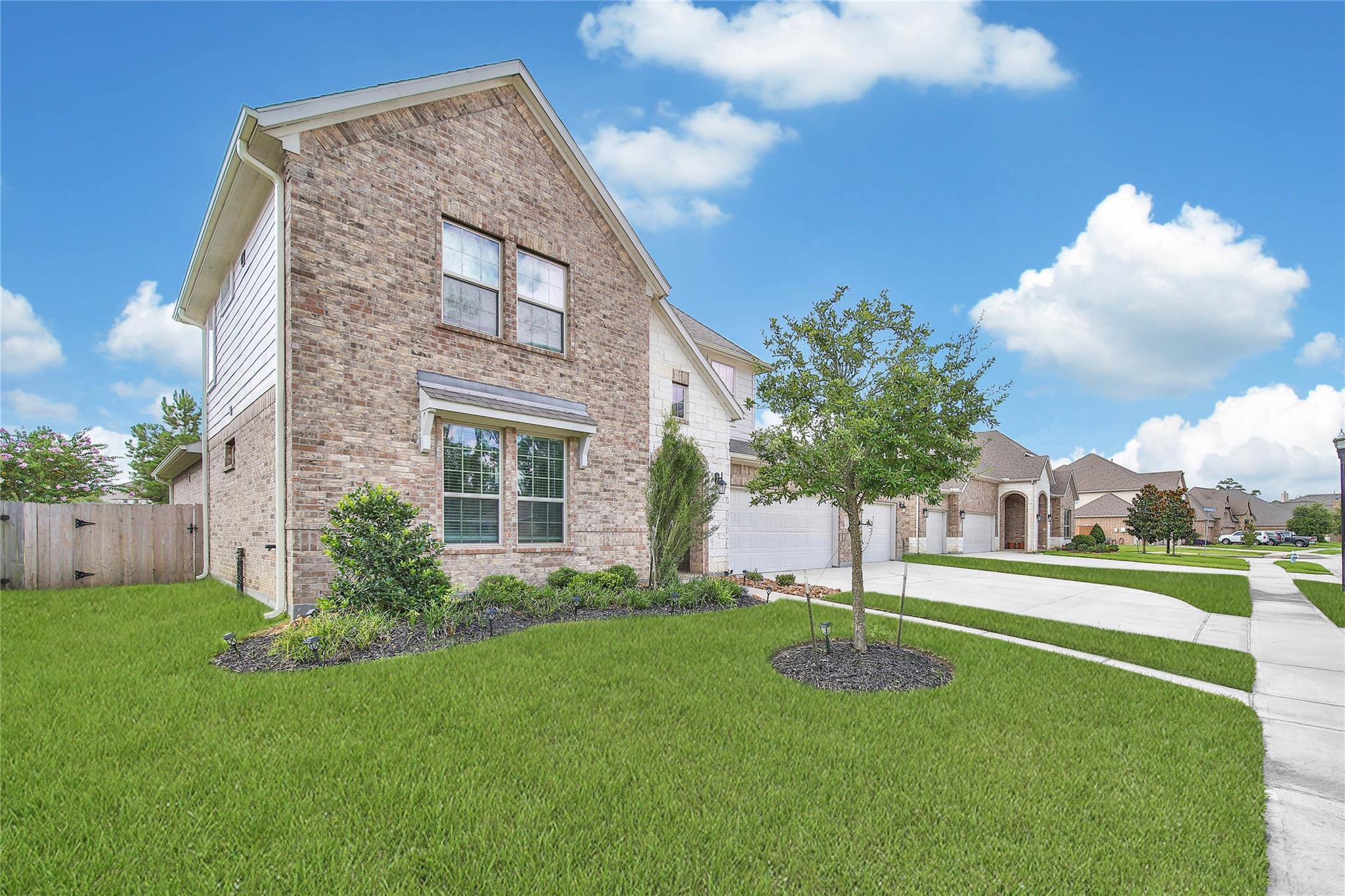 18206 Langkawi Ln, Houston, TX 77044 photo