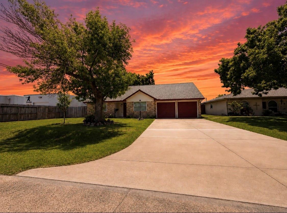 2818 Spa Dr, Deer Park, TX 77536